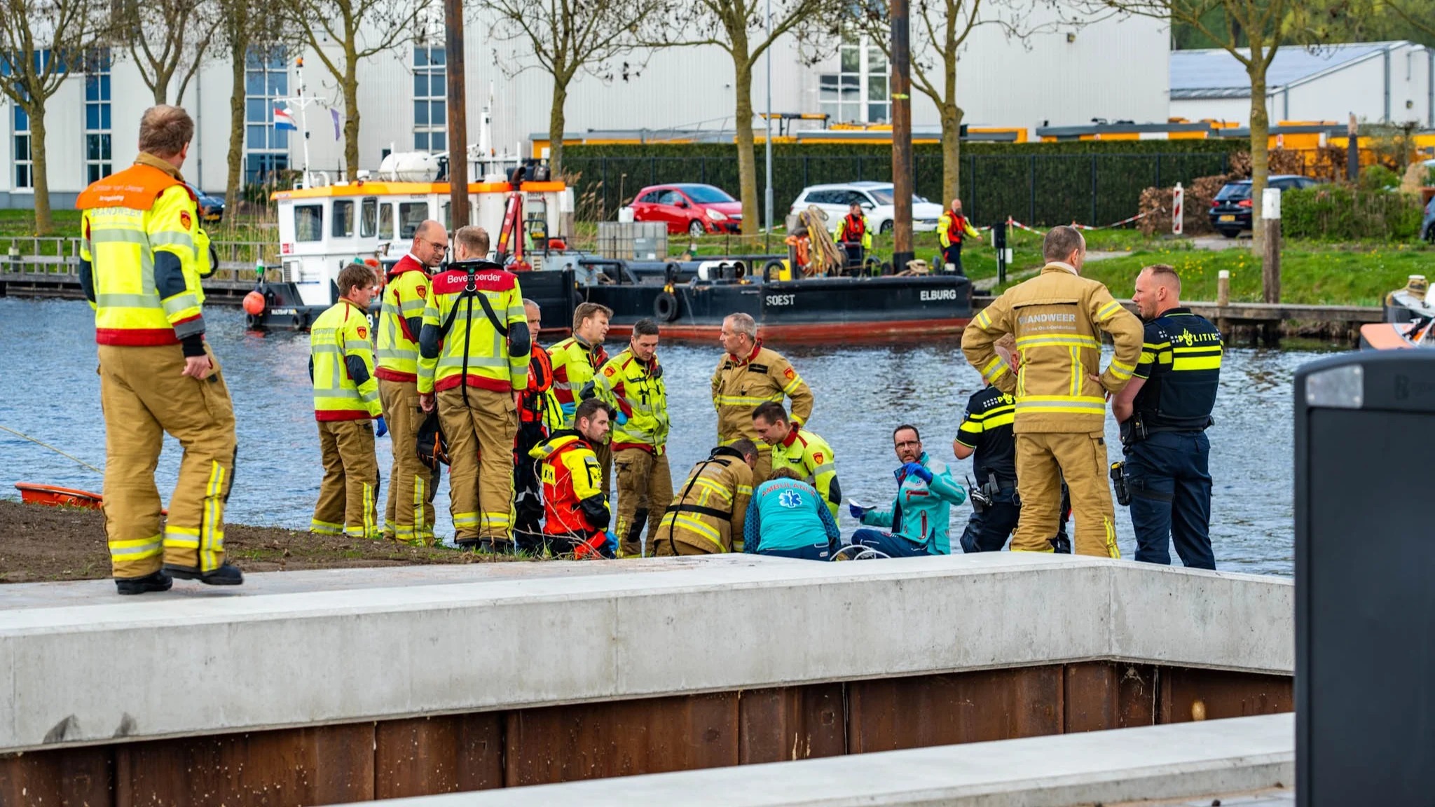 Dodelijk ongeval bij boothelling Elburg: auto rijdt het water in