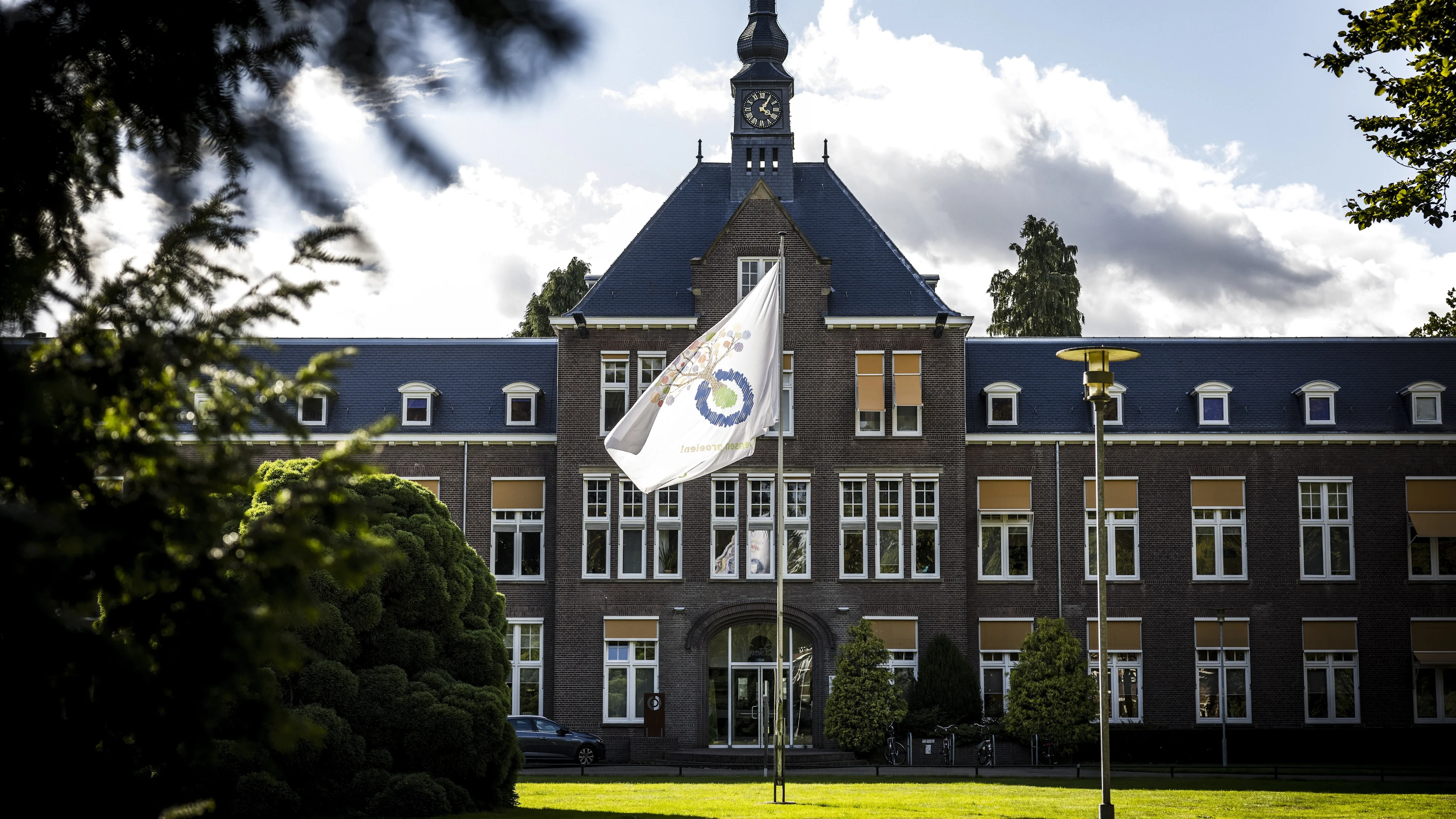 Lichaam gevonden bij psychiatrisch ziekenhuis in Eindhoven, verdachte aangehouden