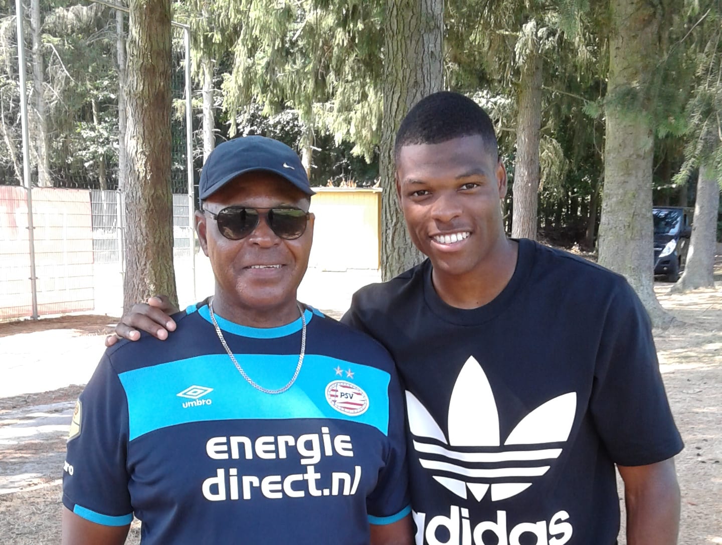 Oom John is megatrots op Oranjeheld Denzel: 'De naam Dumfries gaat nu de hele wereld over'