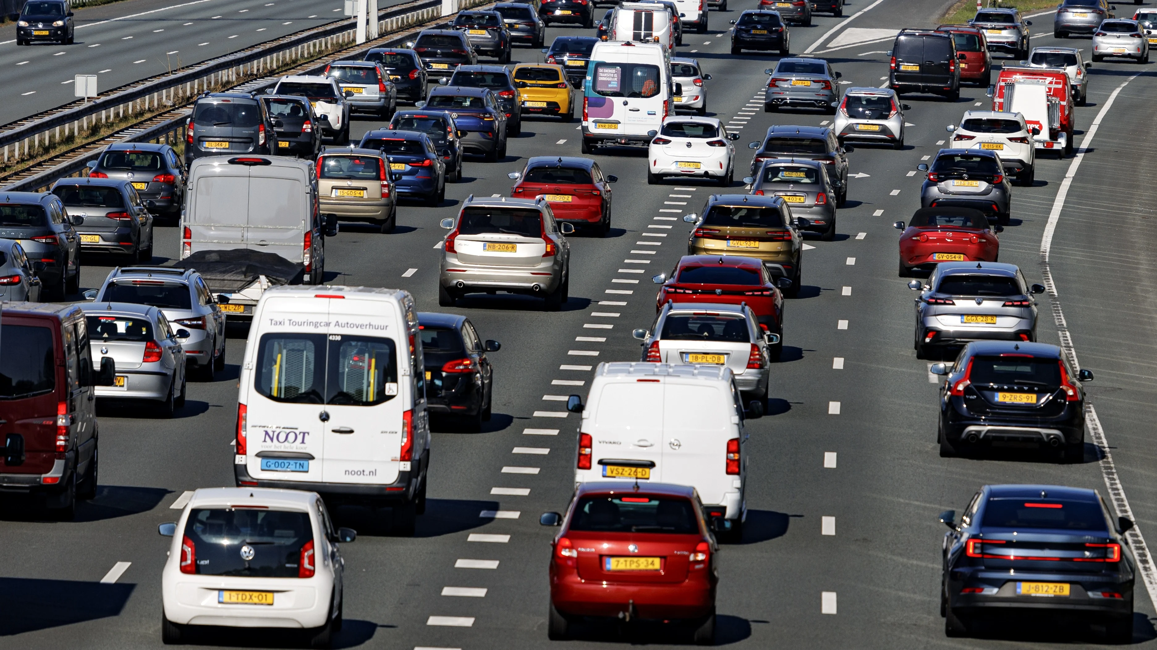 Druk op de wegen rondom Arnhem: stel je reis uit als het kan