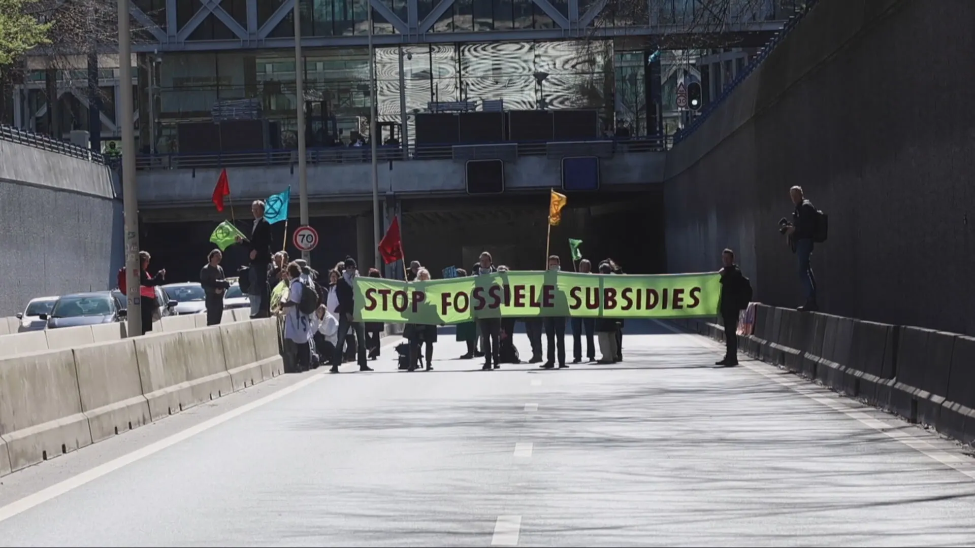 Actievoerders XR bezetten opnieuw A12 in Den Haag