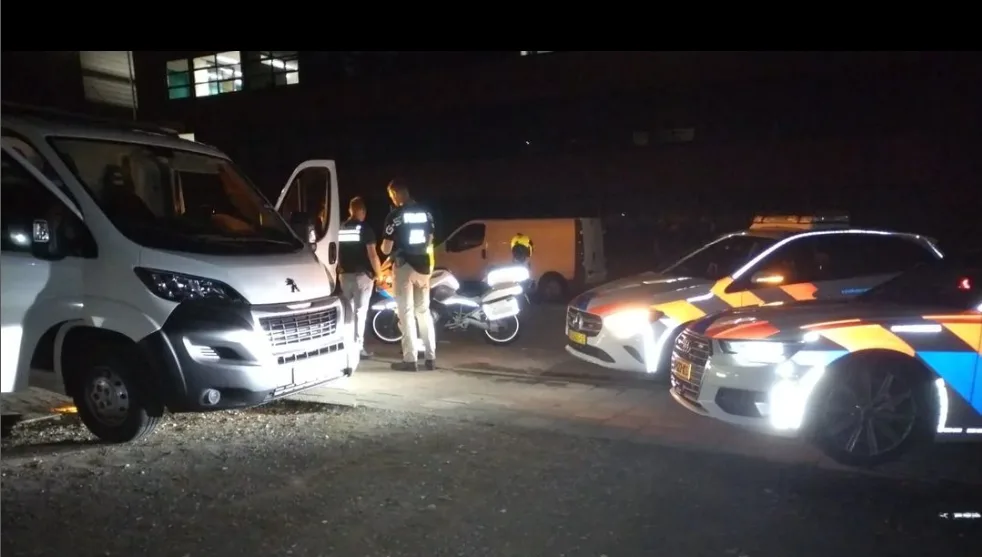 Jongen van 13 opgepakt met gestolen graafmachine op A67