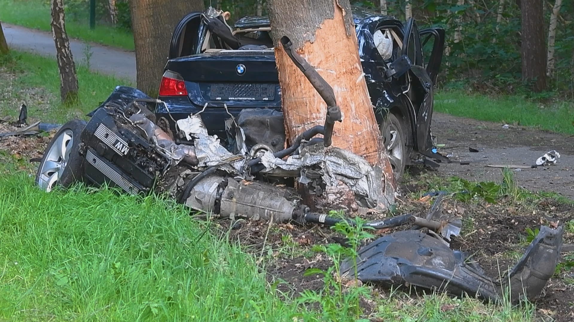 Man (31) komt om bij heftig auto-ongeluk in Bergeijk