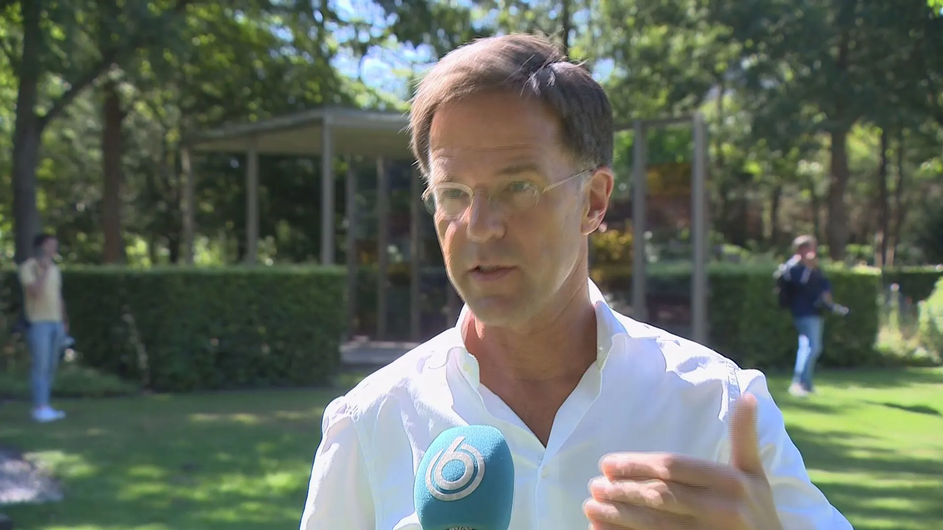 Rutte en De Jonge voor de persconferentie: 'Het virus is niet klaar met óns'