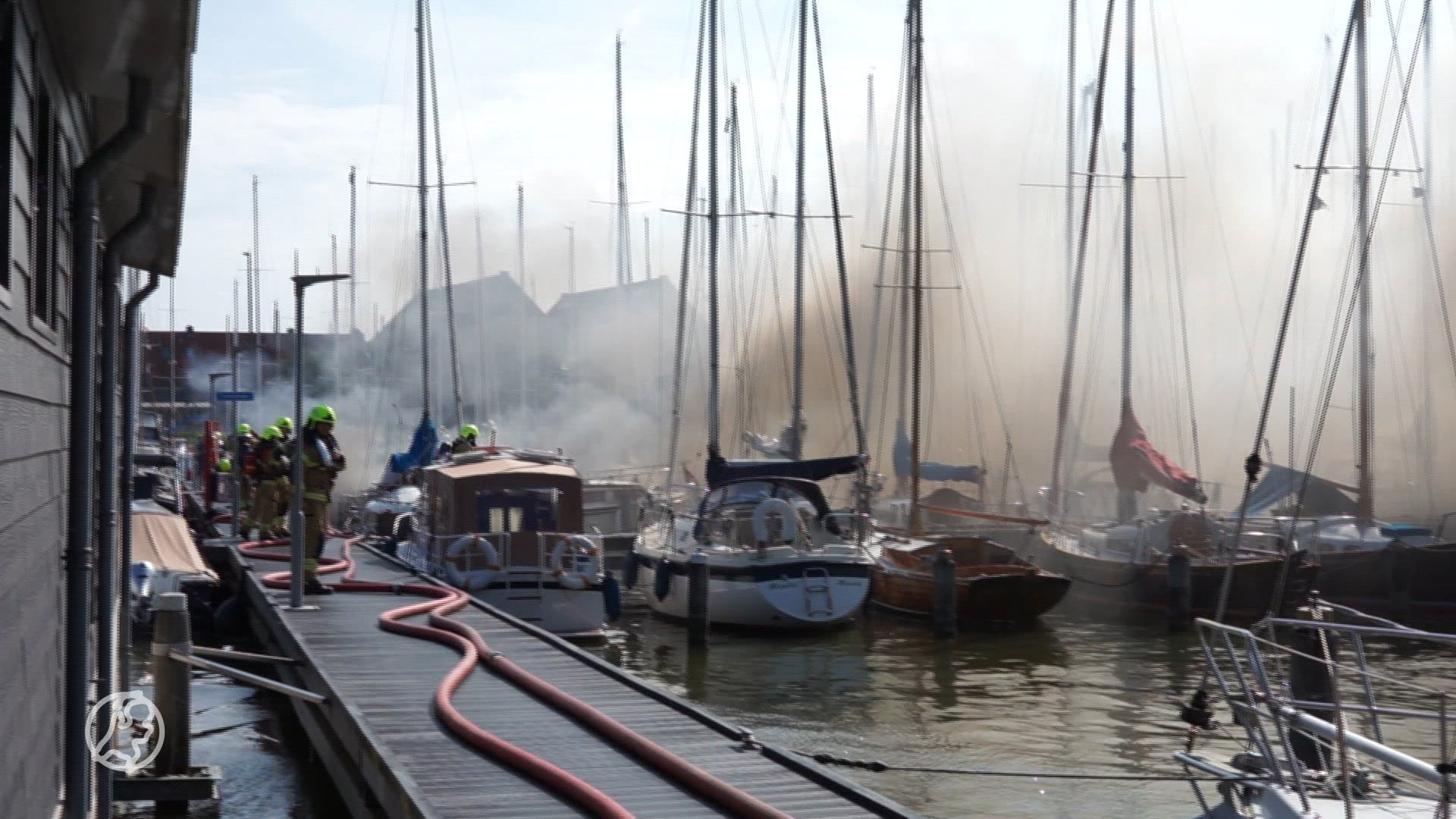 Drie boten in brand in haven Hoorn