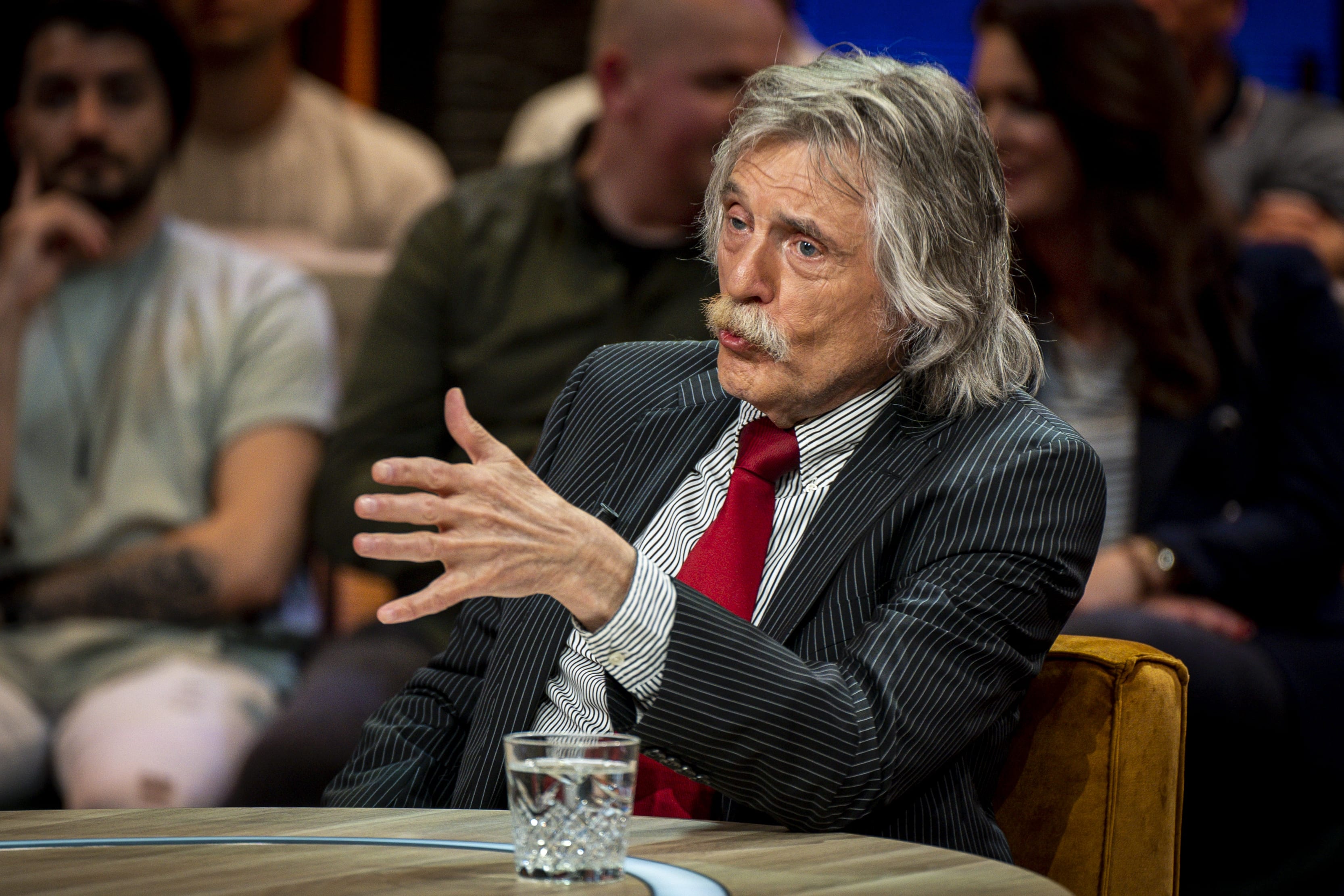 Johan Derksen ziet Prinsjesdag als verkleedpartij: 'Het is een vreselijke dag'