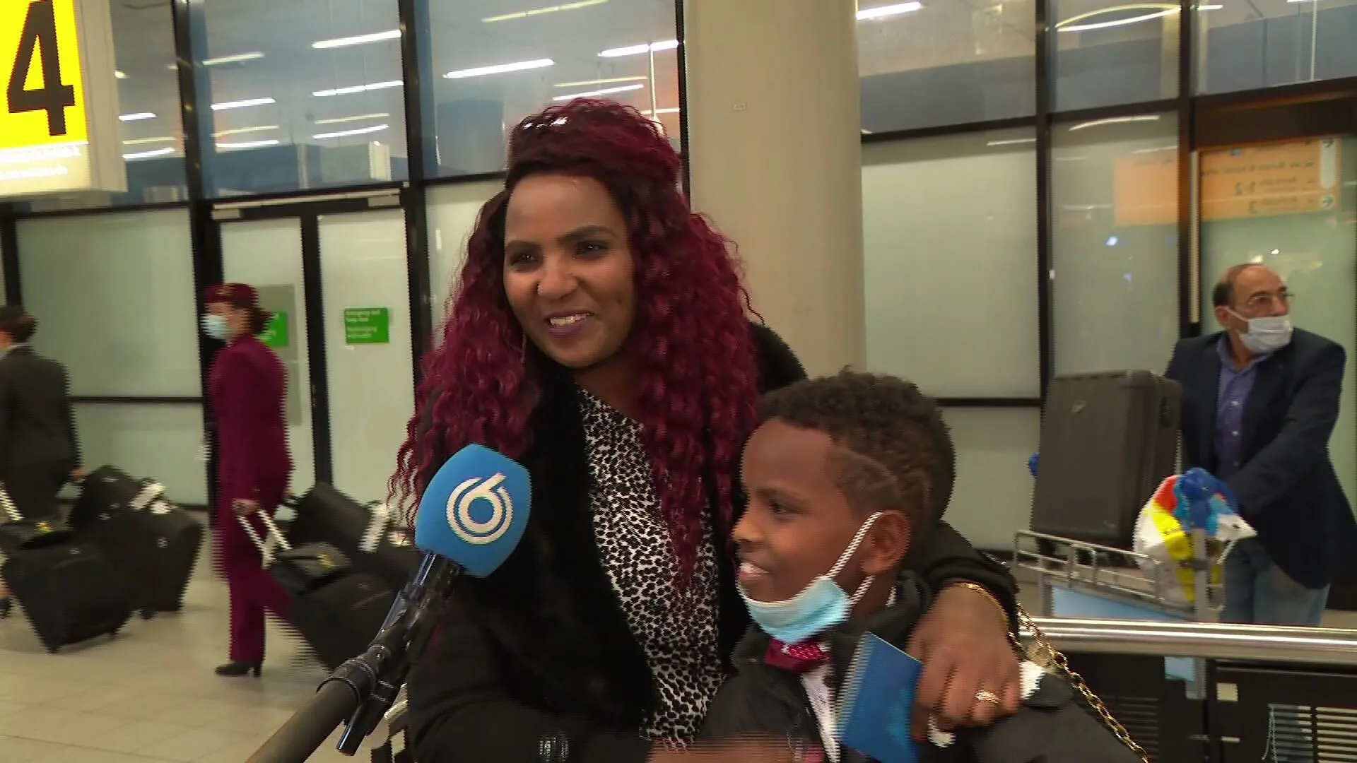 Moeder kan zoon na acht jaar weer in armen sluiten: 'De andere kinderen hebben hem nog nooit gezien'