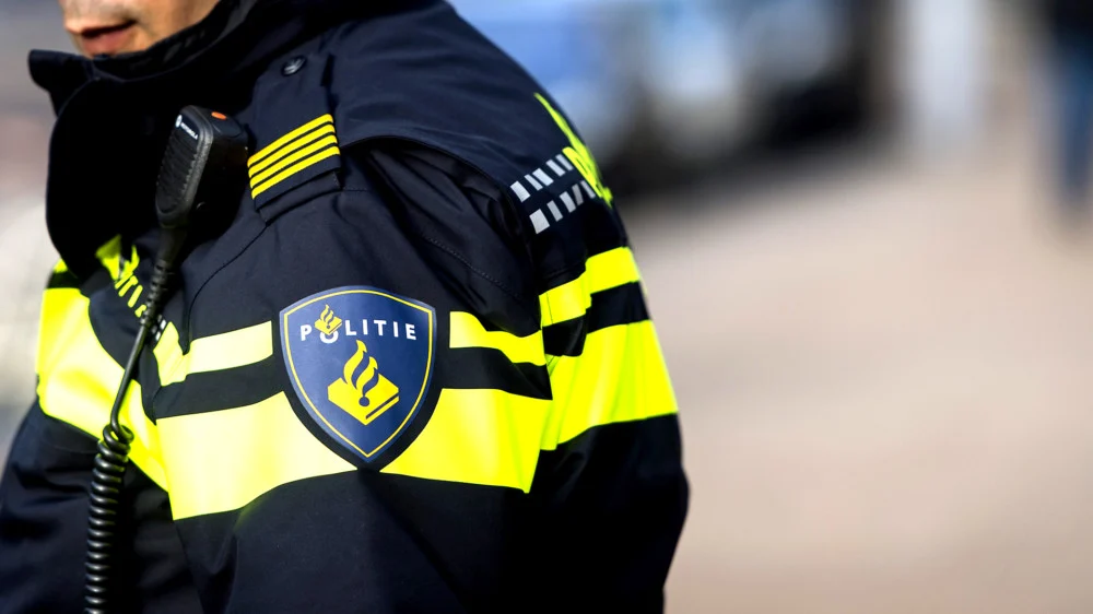 Man van dak in Amersfoort gehaald na bekogelen politie met stenen