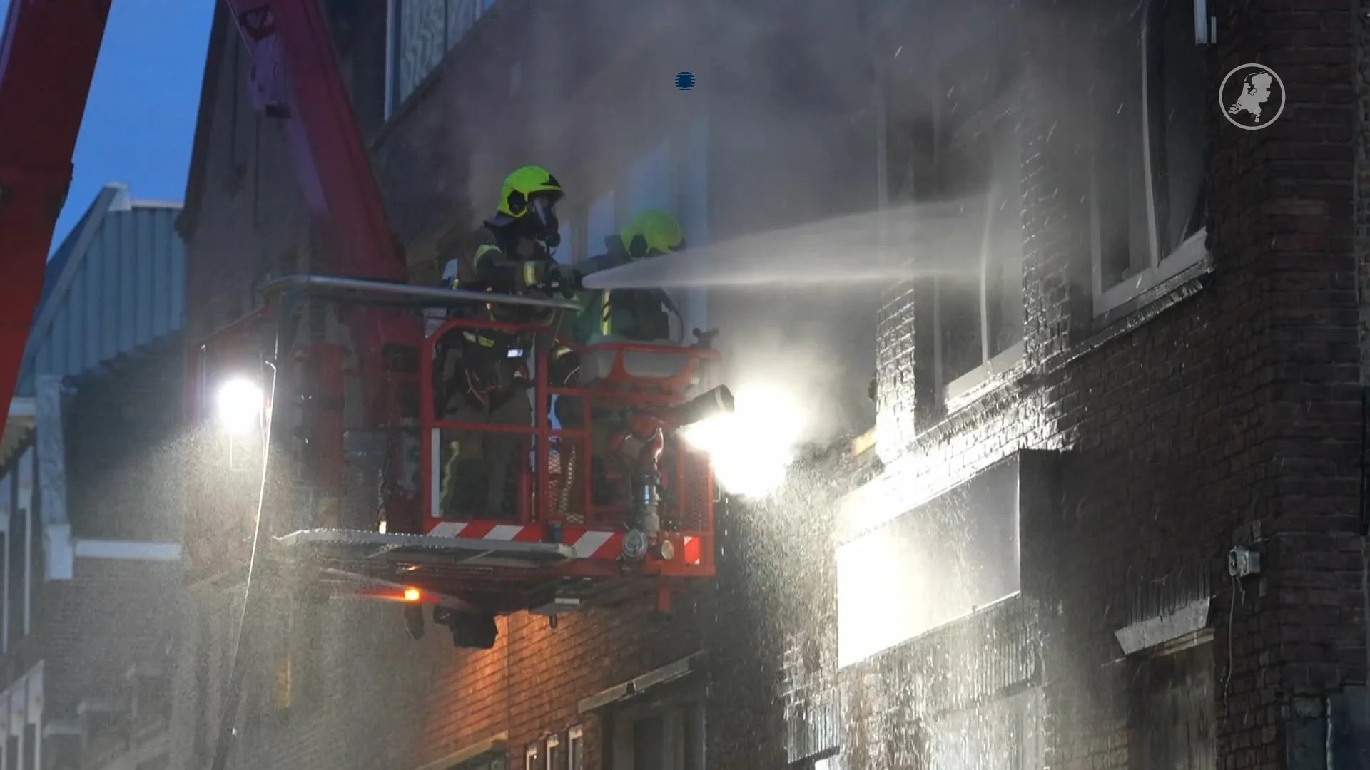 Grote brand in meerdere woningen in Schiedam