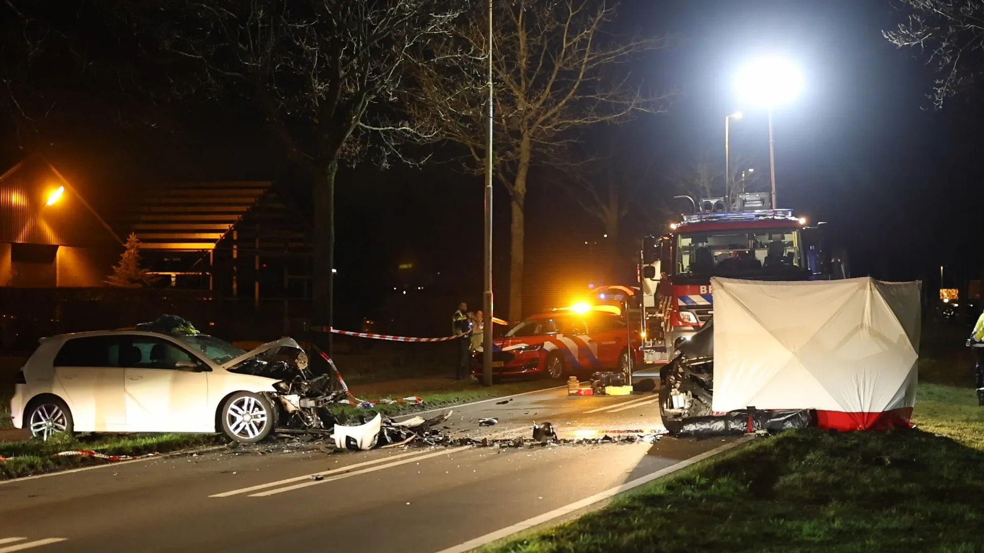Dode en gewonde door botsing twee auto's in Oirschot