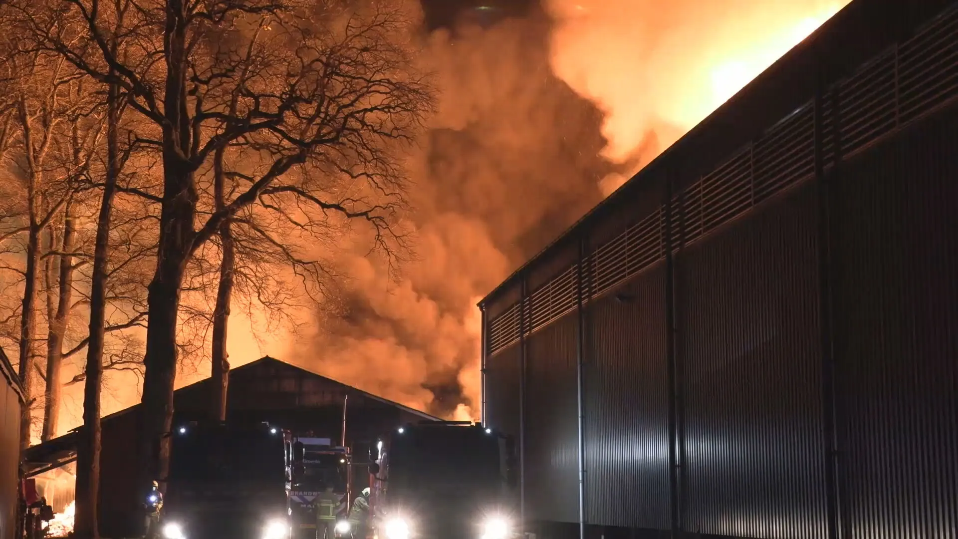 Twee schuren verwoest door grote brand in buitengebied Groenlo