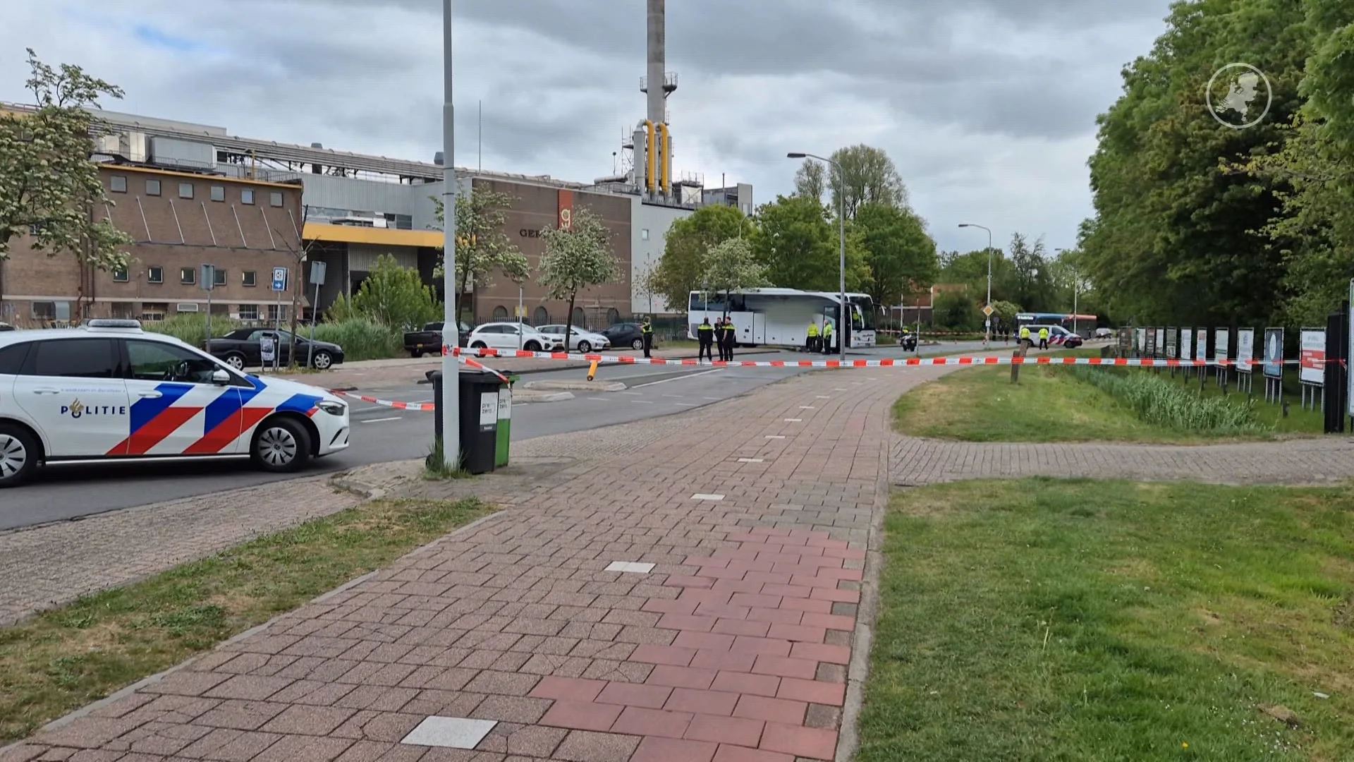 Persoon gewond na aanrijding met touringcar in Zaandam