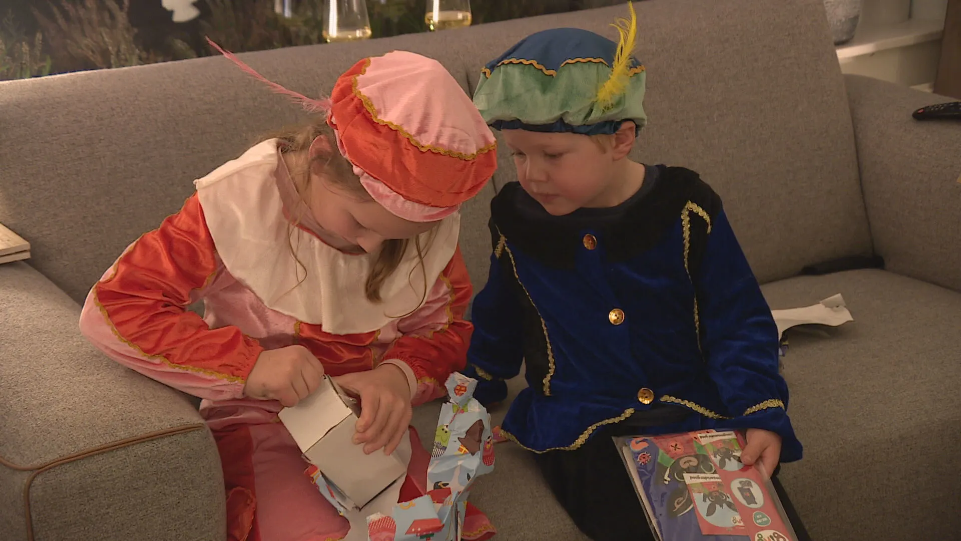 Surprises, muziek en vooral veel cadeautjes: zo beleefde Nederland pakjesavond