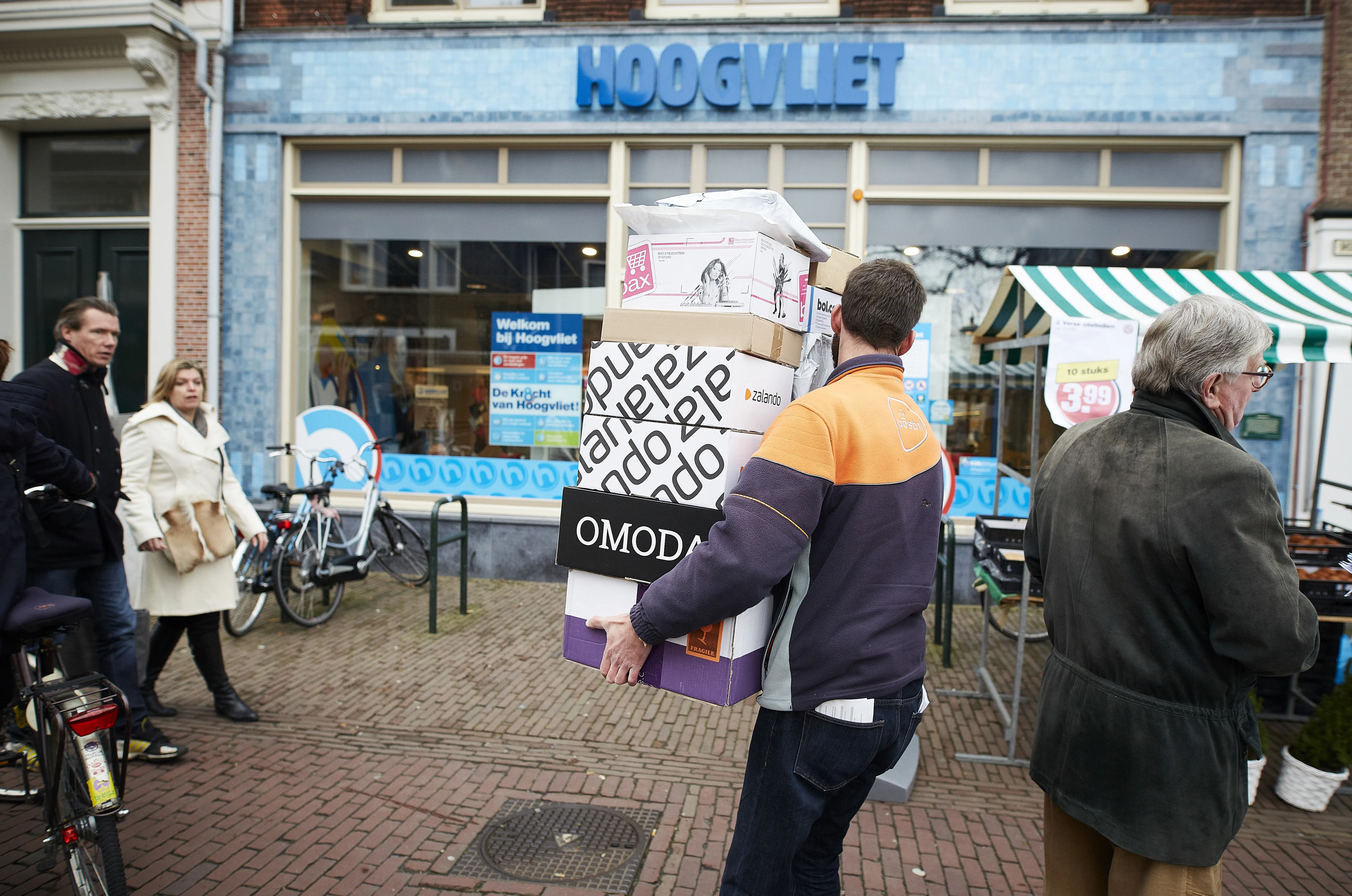 Een pakketje versturen met PostNL wordt de komende tijd nóg duurder