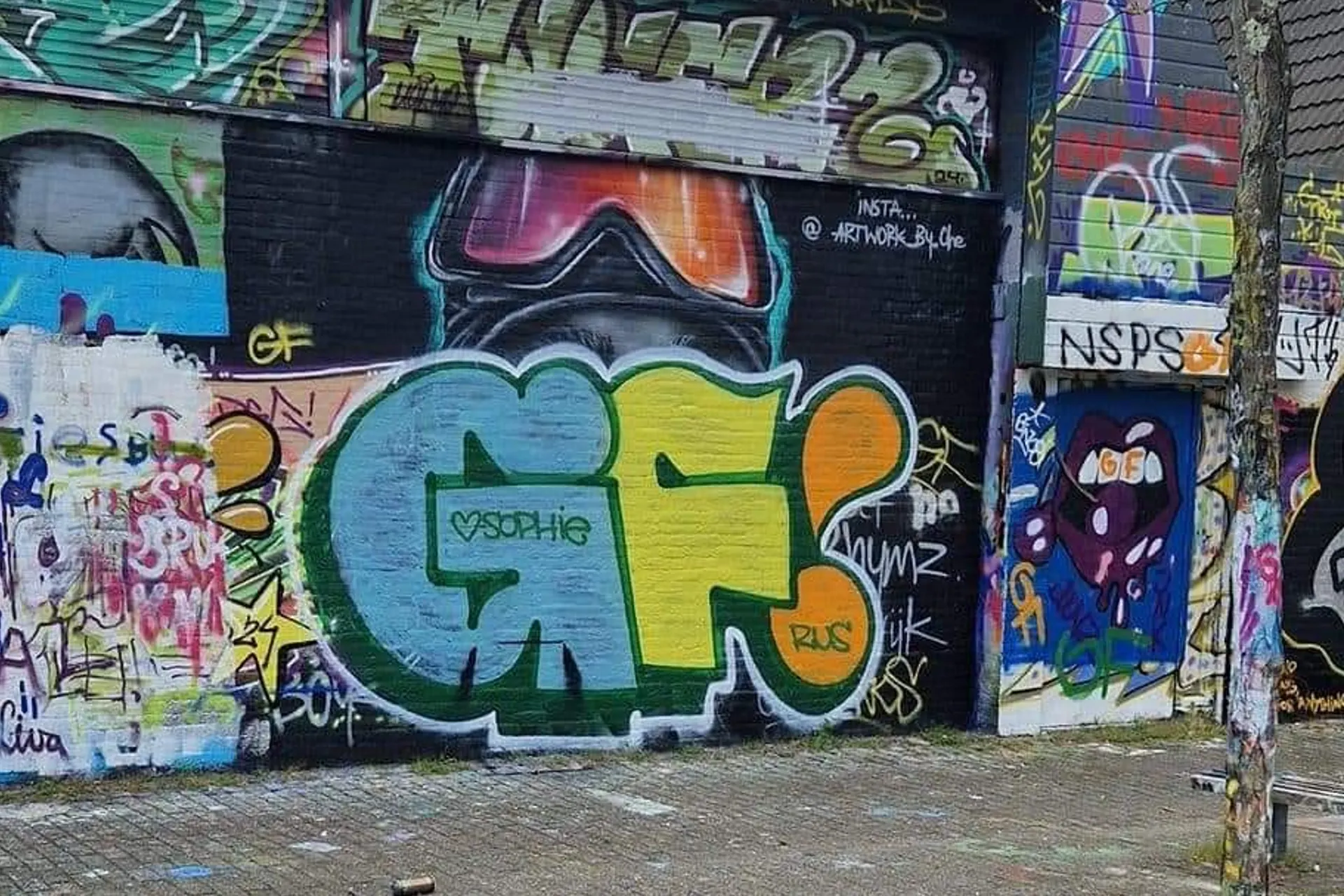 Verbaasde reacties nadat muurschildering Def Rhymz wordt geruïneerd