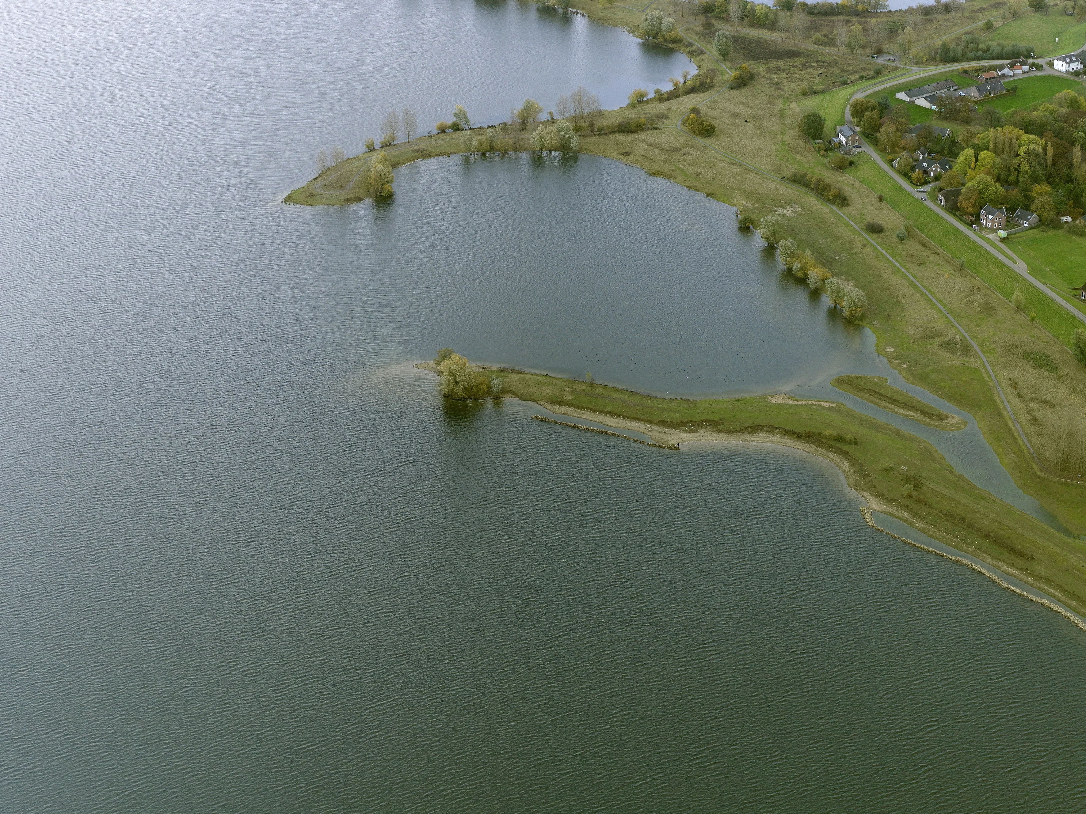 Duikers zoeken naar vermist jongetje (6), voor laatst gezien bij plas in Brabant