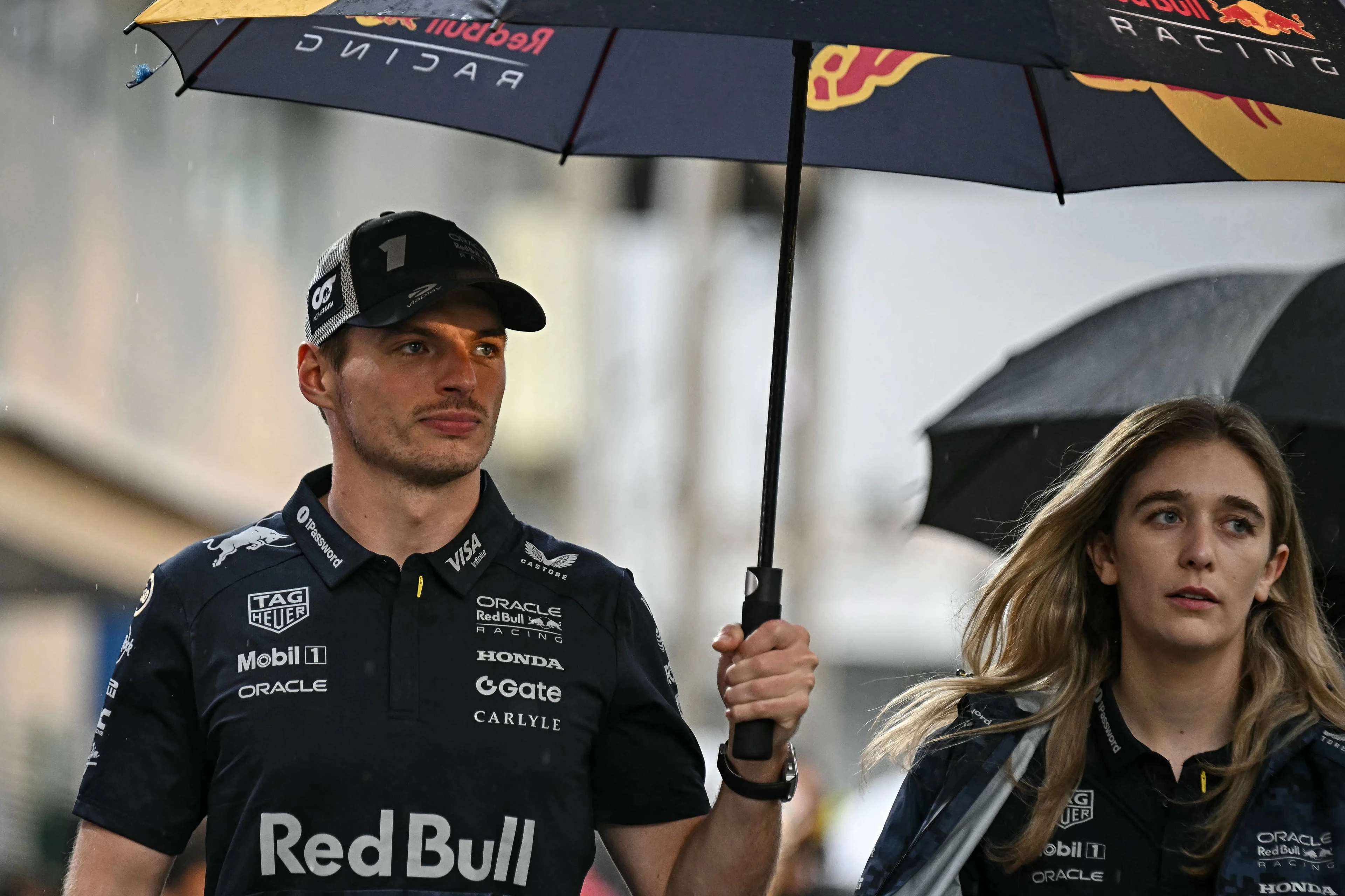 Max Verstappen slechts zesde in Bahrein, Piastri pakt winst