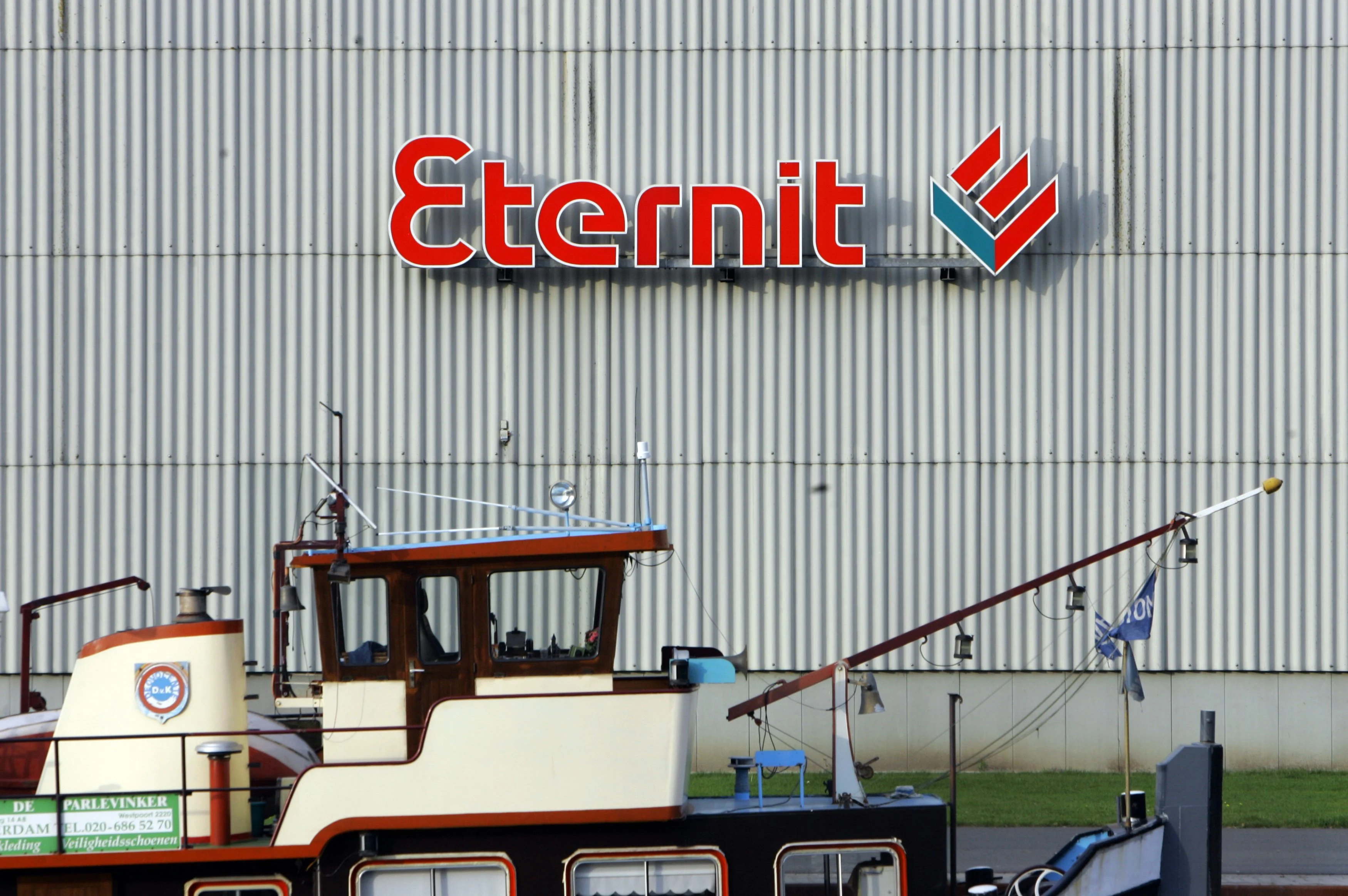 OM vervolgt asbestbedrijf Eternit uit Goor voor dood drie mensen