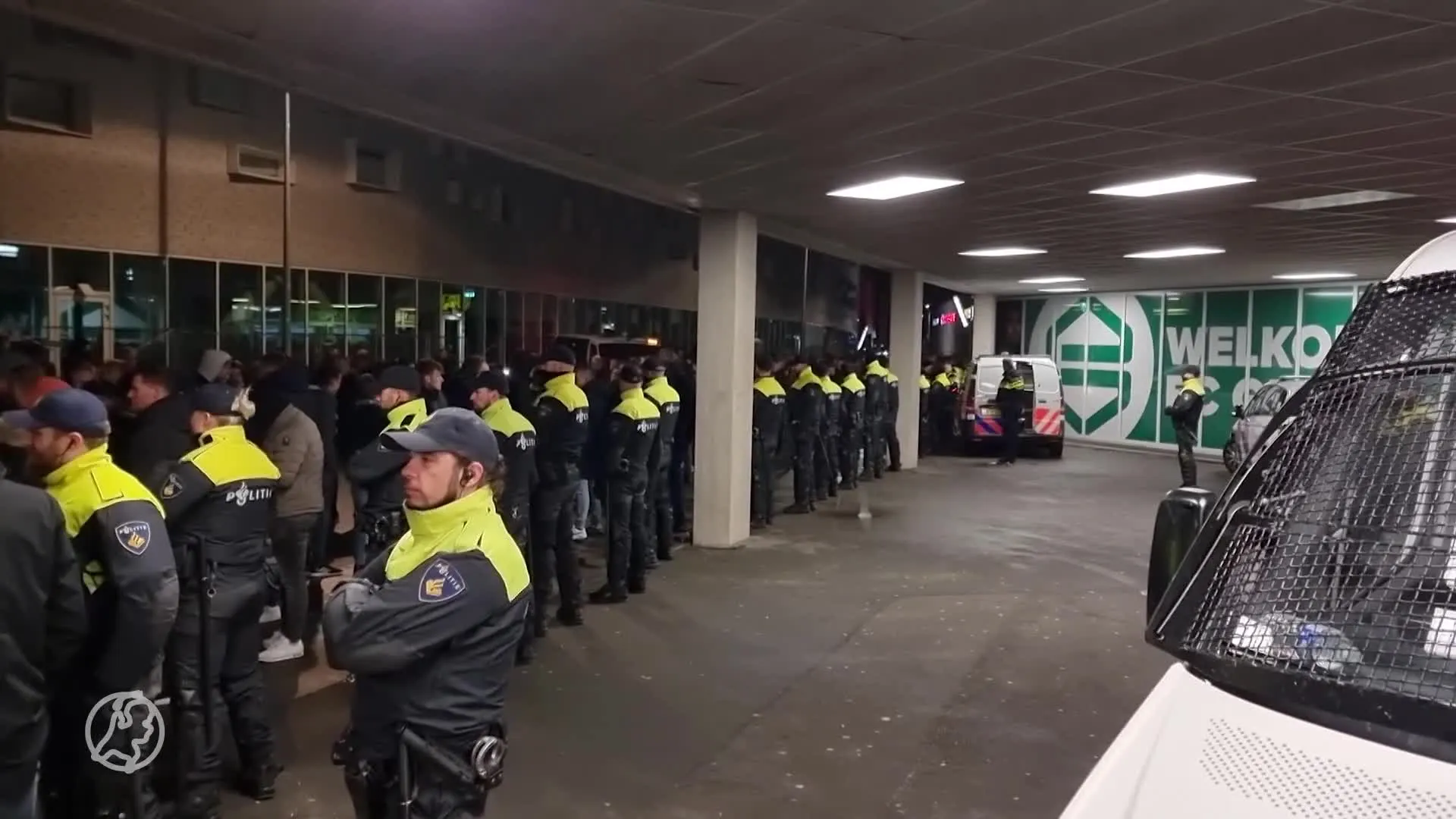 Minister hoopt politie te ontzien met online-meldplicht hooligans