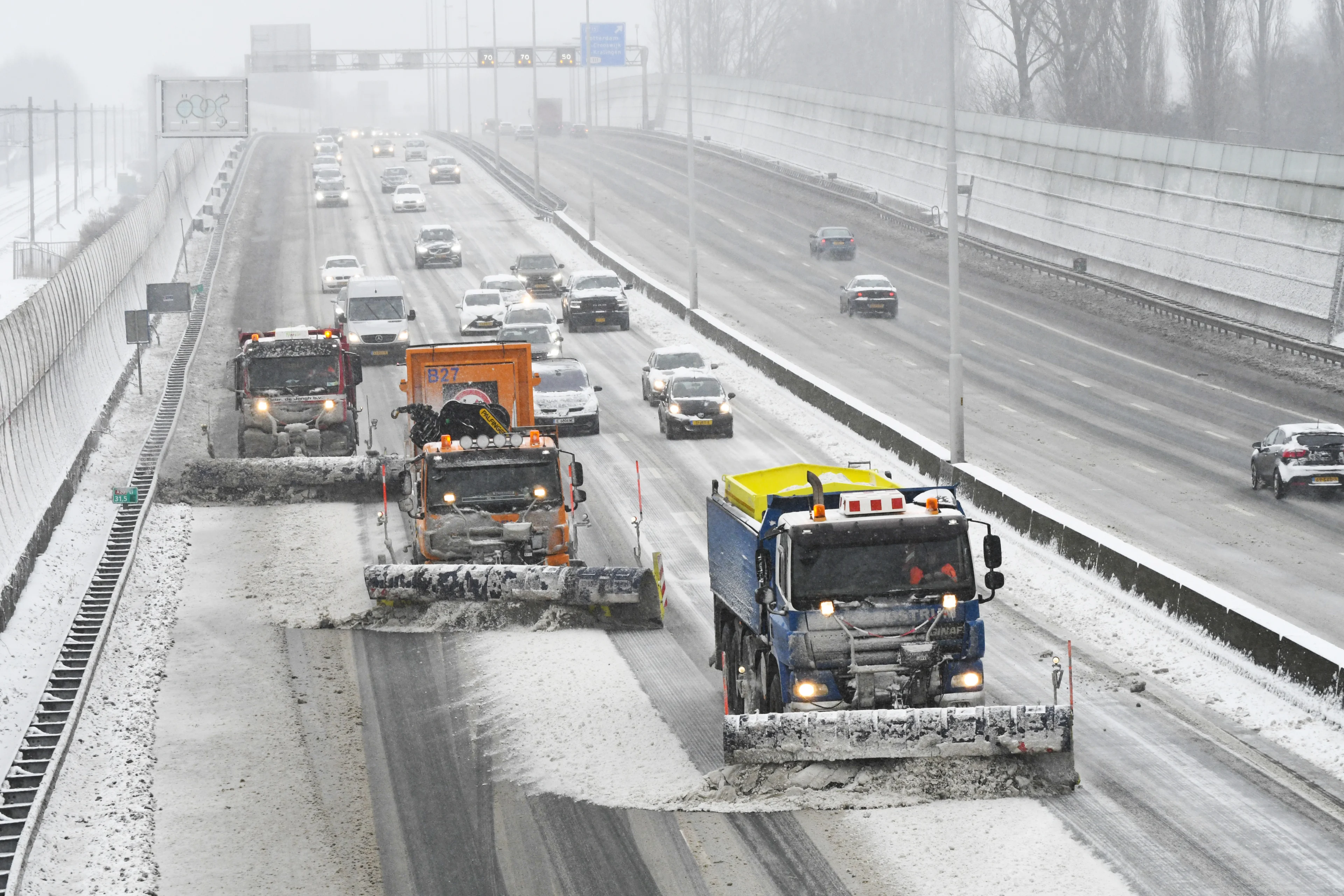 Rijkswaterstaat roept op woensdag thuis te werken vanwege sneeuw