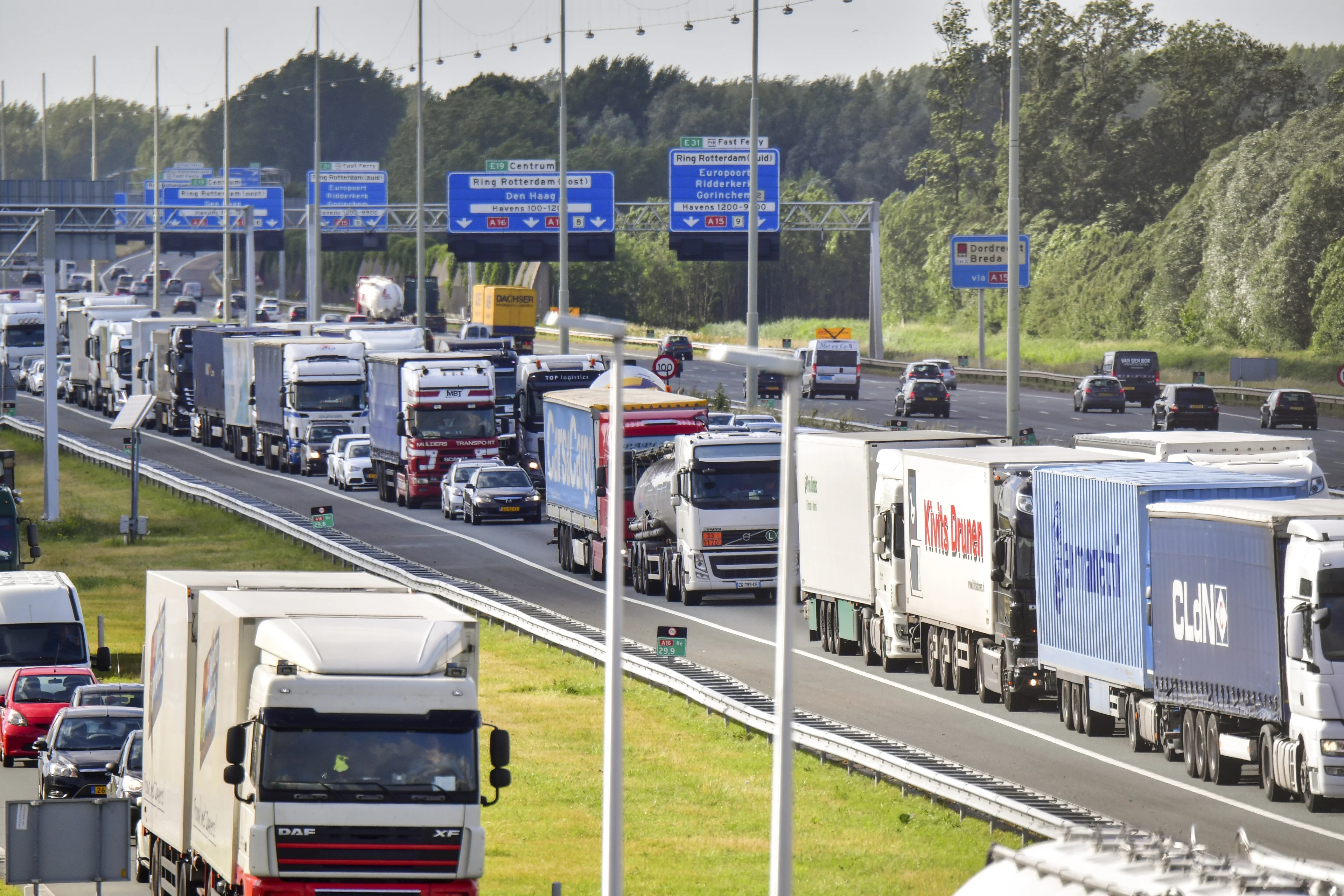 Grote hinder op wegen rond Rotterdam dit weekend, 'pak liever het ov'