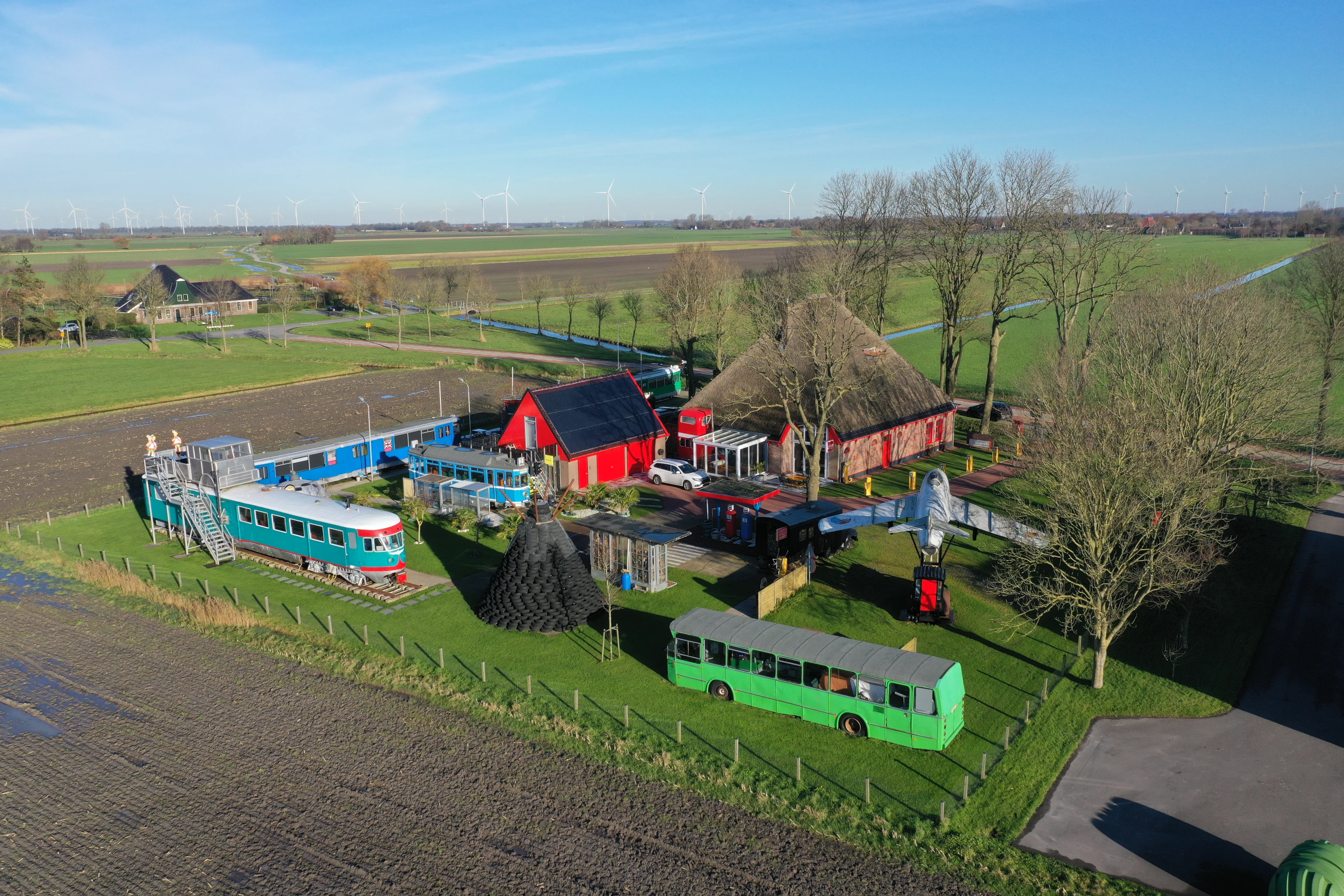 Bijzondere woning in Hoogwoud te koop: slapen in een trein of tram