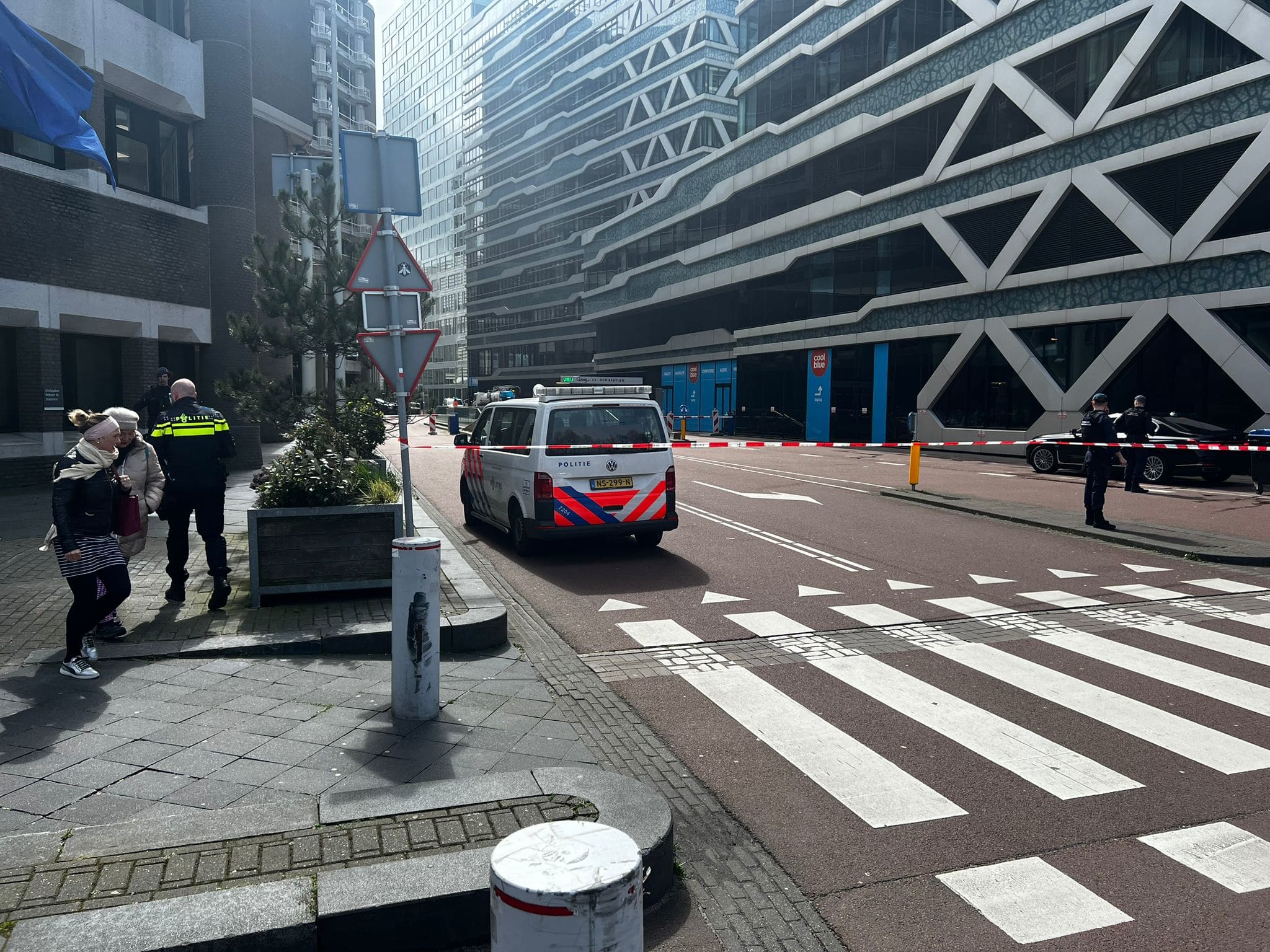 Meerdere commissiezalen in Tweede Kamer ontruimd, Kamerleden naar buiten gestuurd