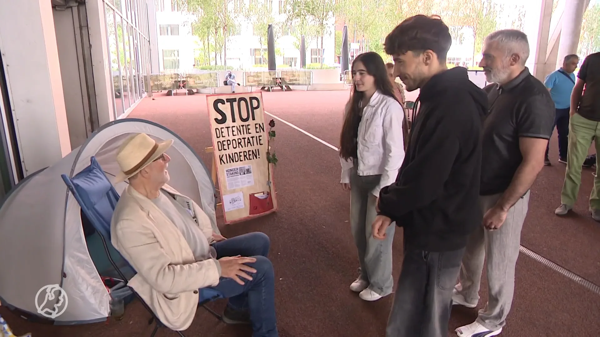 Eduard (79) al 13 dagen in hongerstaking voor kinderen die mogelijk worden uitgezet
