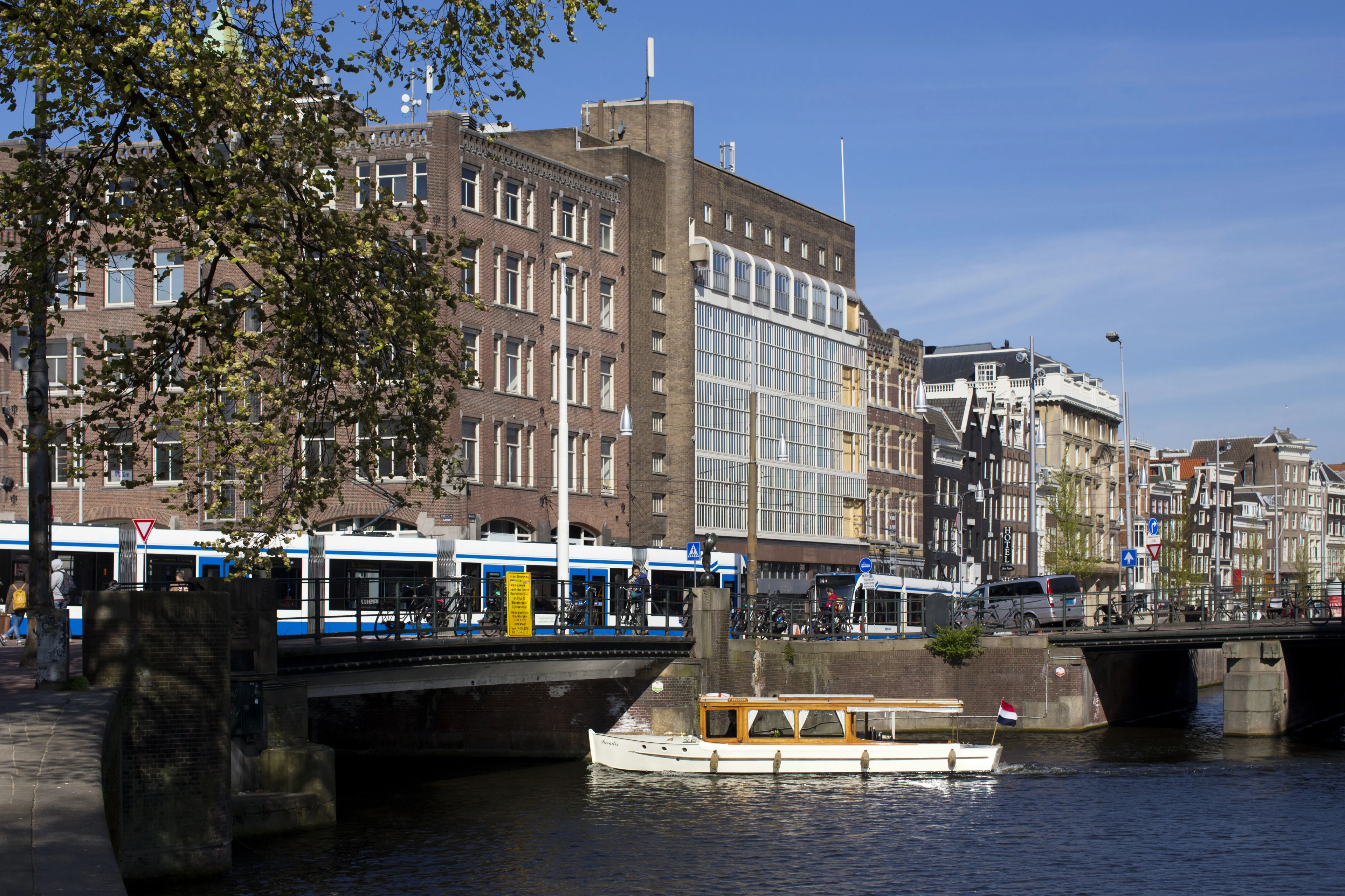 Gaan de beroemde salonboten uit Amsterdam binnenkort ten onder?