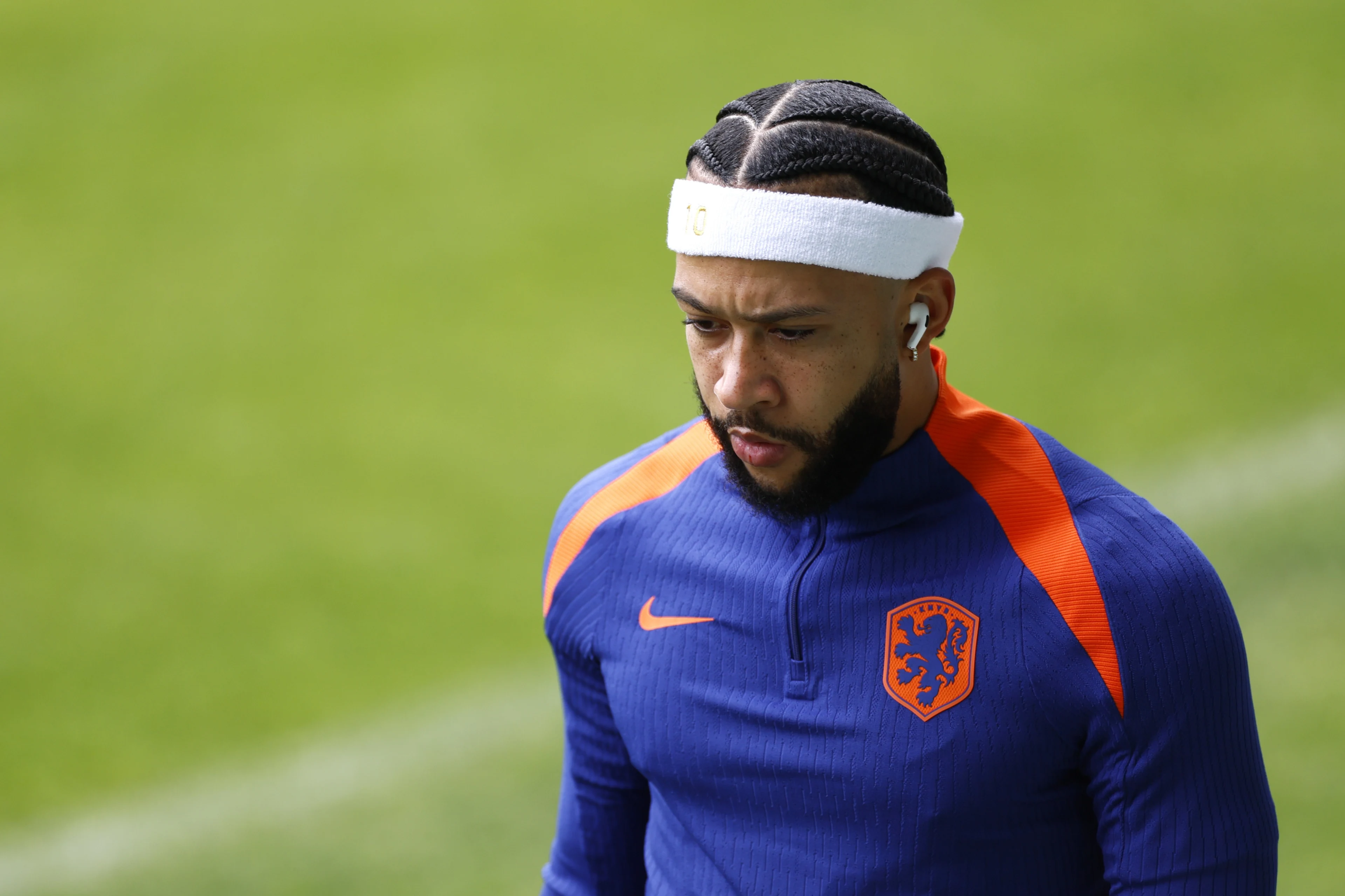 Oranjefans geven Koeman één tip: 'Depay moet eruit!'