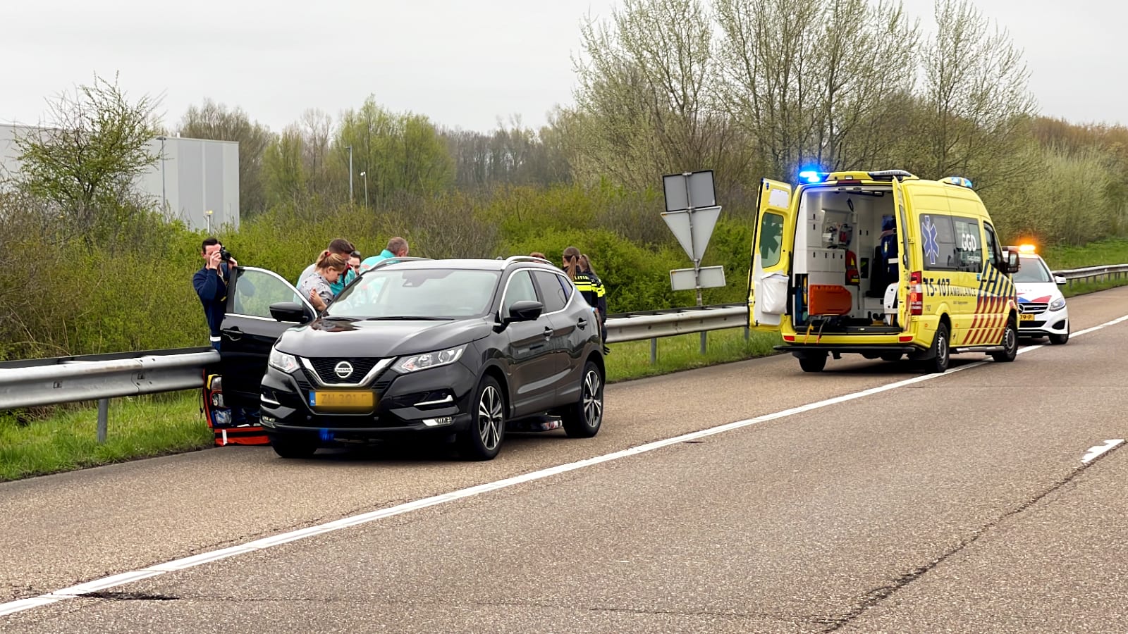 Baby Bente kan niet langer wachten en wordt geboren op de snelweg