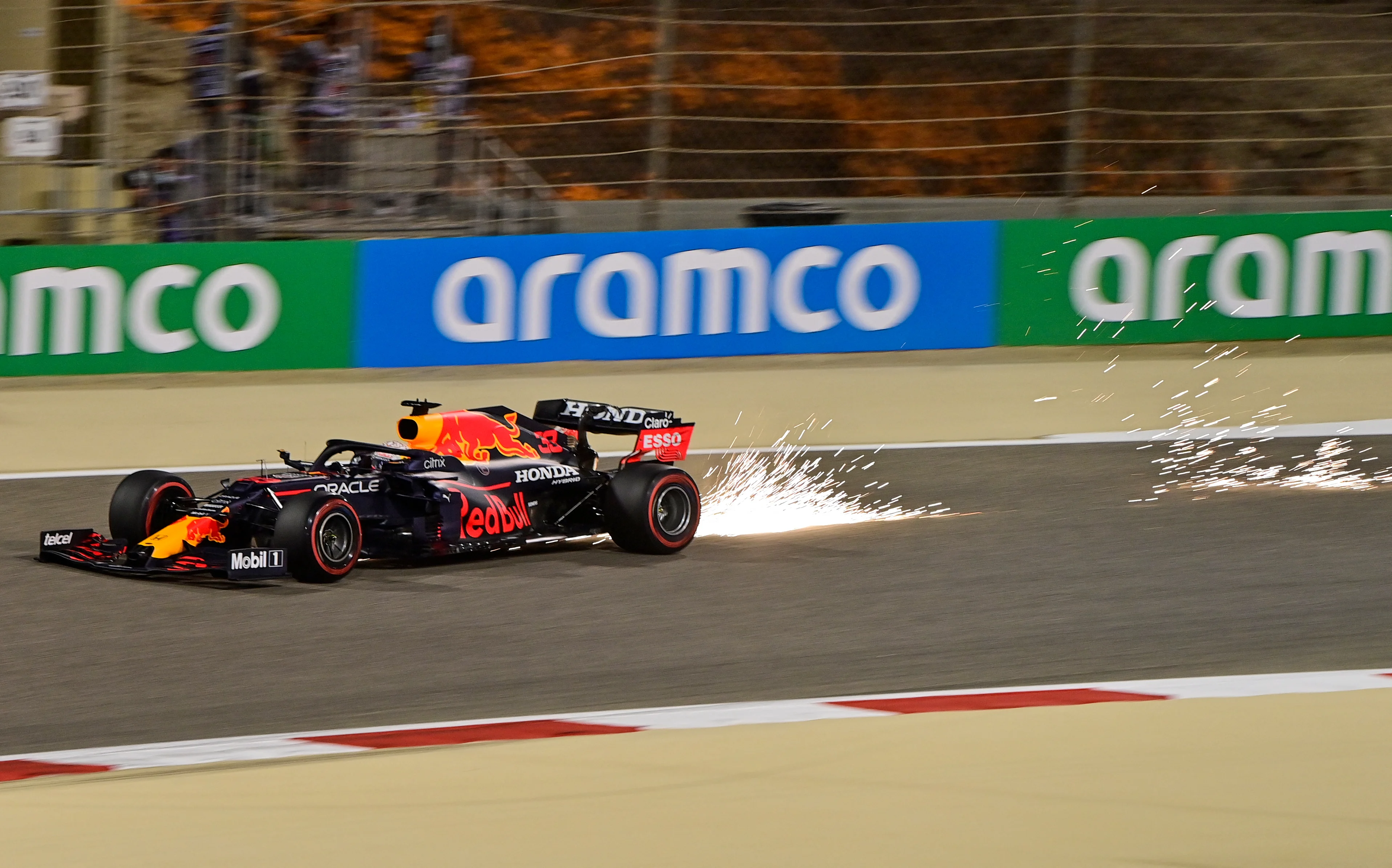 Verstappen pakt poleposition bij Grote Prijs van Bahrein