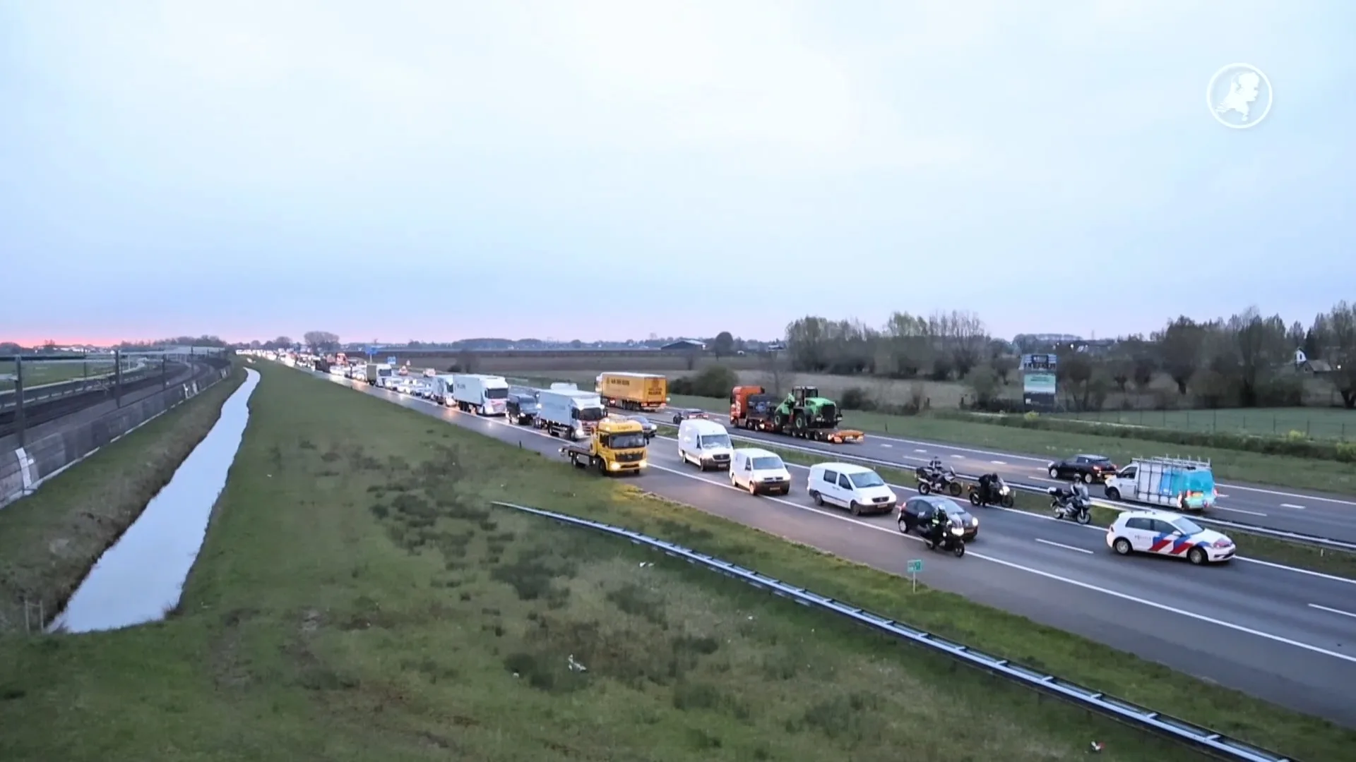Meerdere files in het land na ongelukken op snelwegen