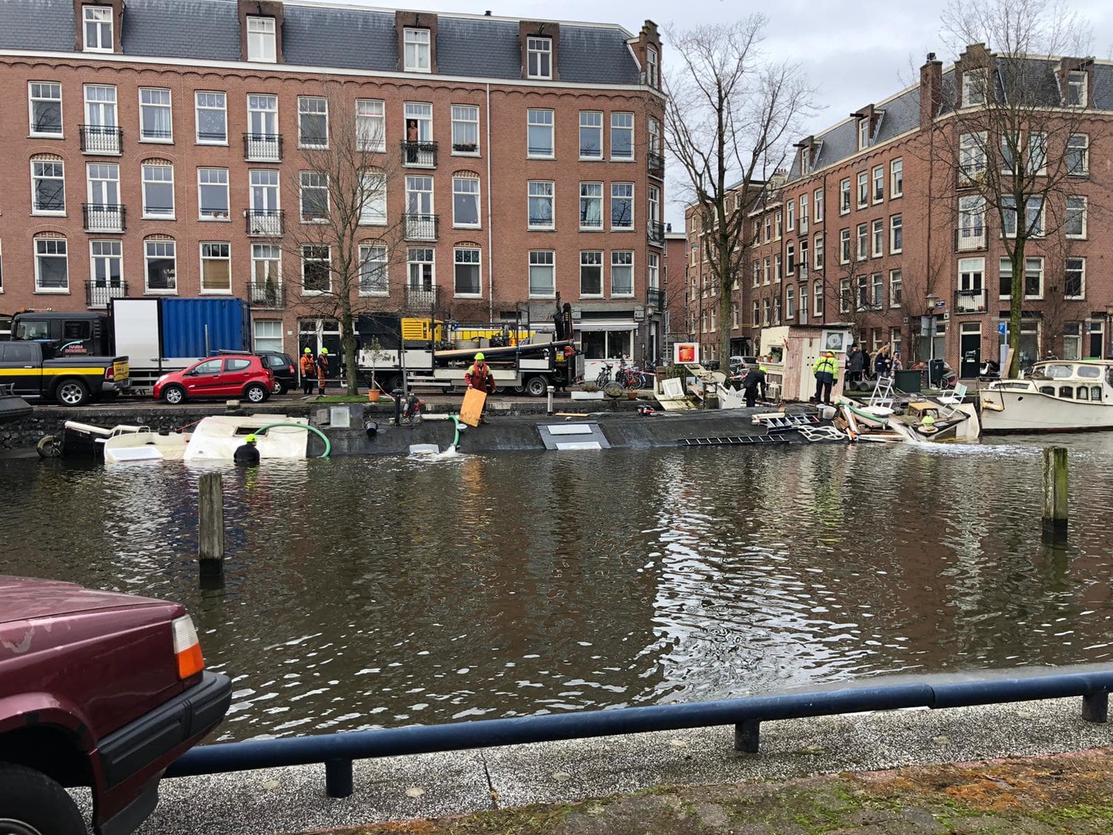 Woonboot van ernstig zieke Rob zinkt op mysterieuze wijze: 'We kunnen alles weggooien'