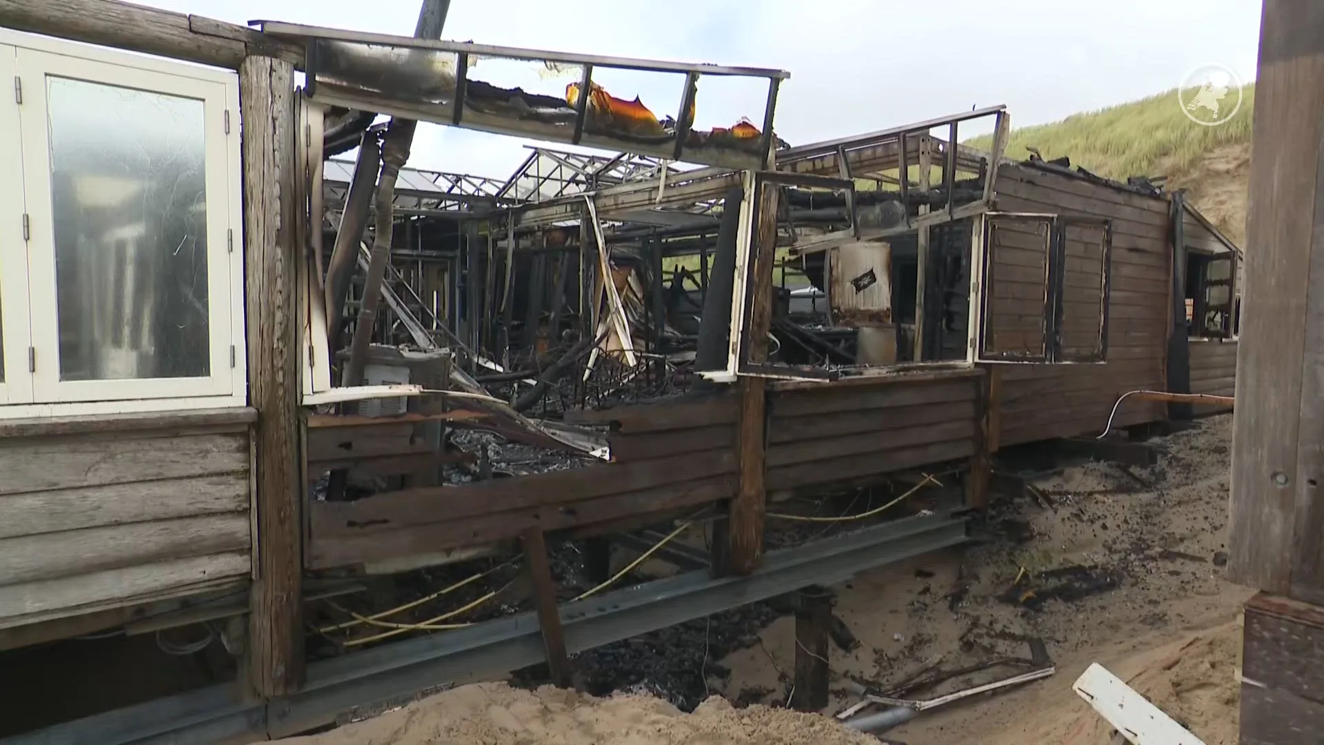 Strandtent Castricum grotendeels verwoest door brand