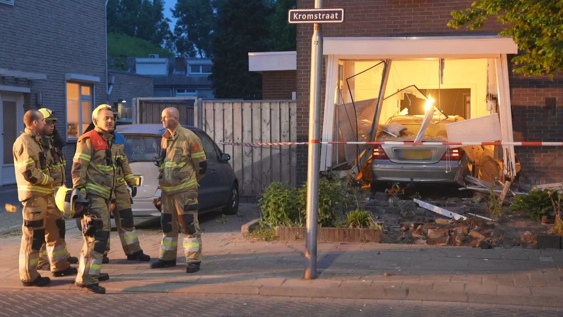 Buurt Oss in shock: 'Hij is gewoon met volle snelheid naar binnengereden'