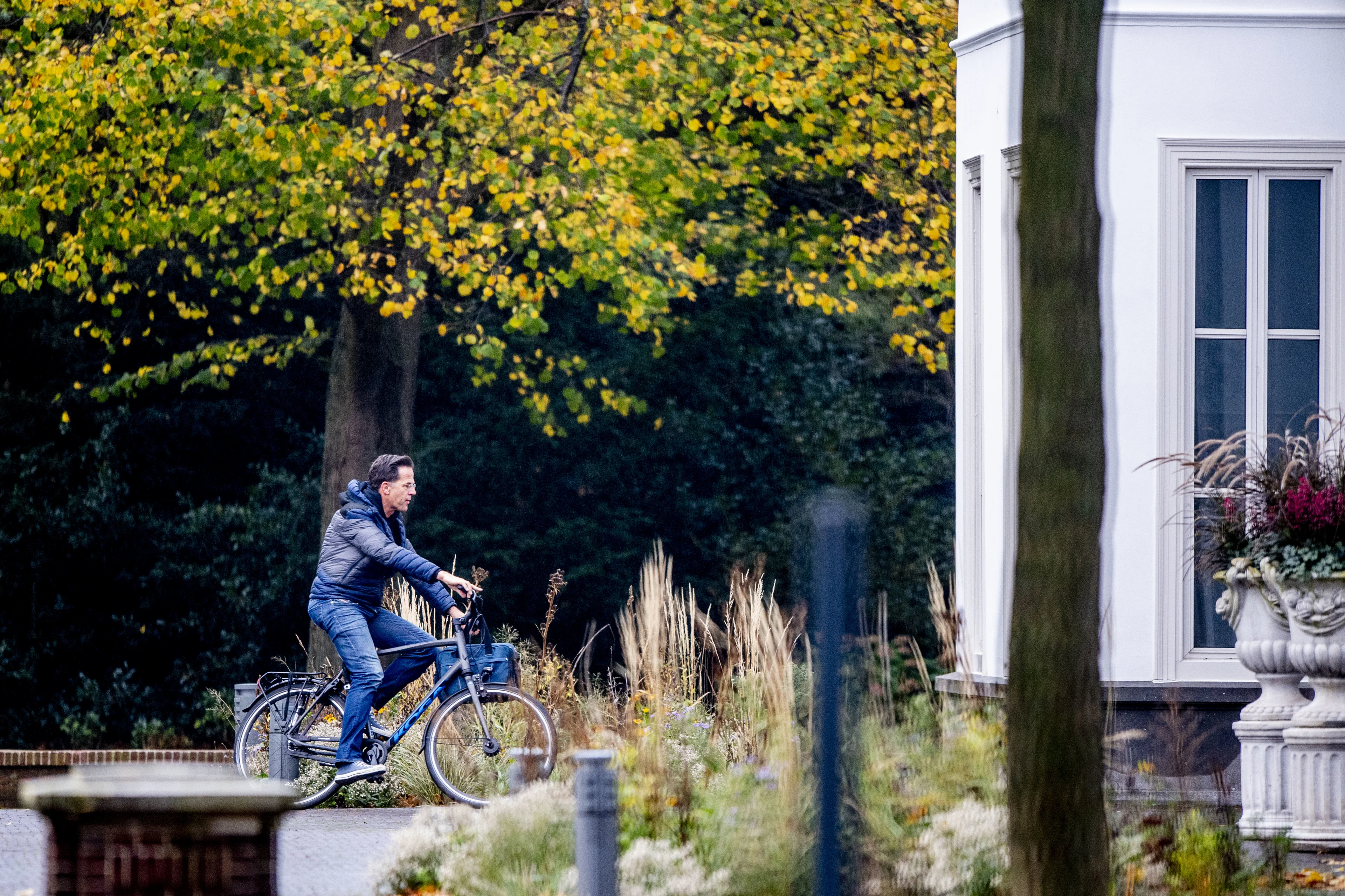 Kabinet overweegt extra coronamaatregelen: tijdelijke sluiting musea, theaters en bioscopen?