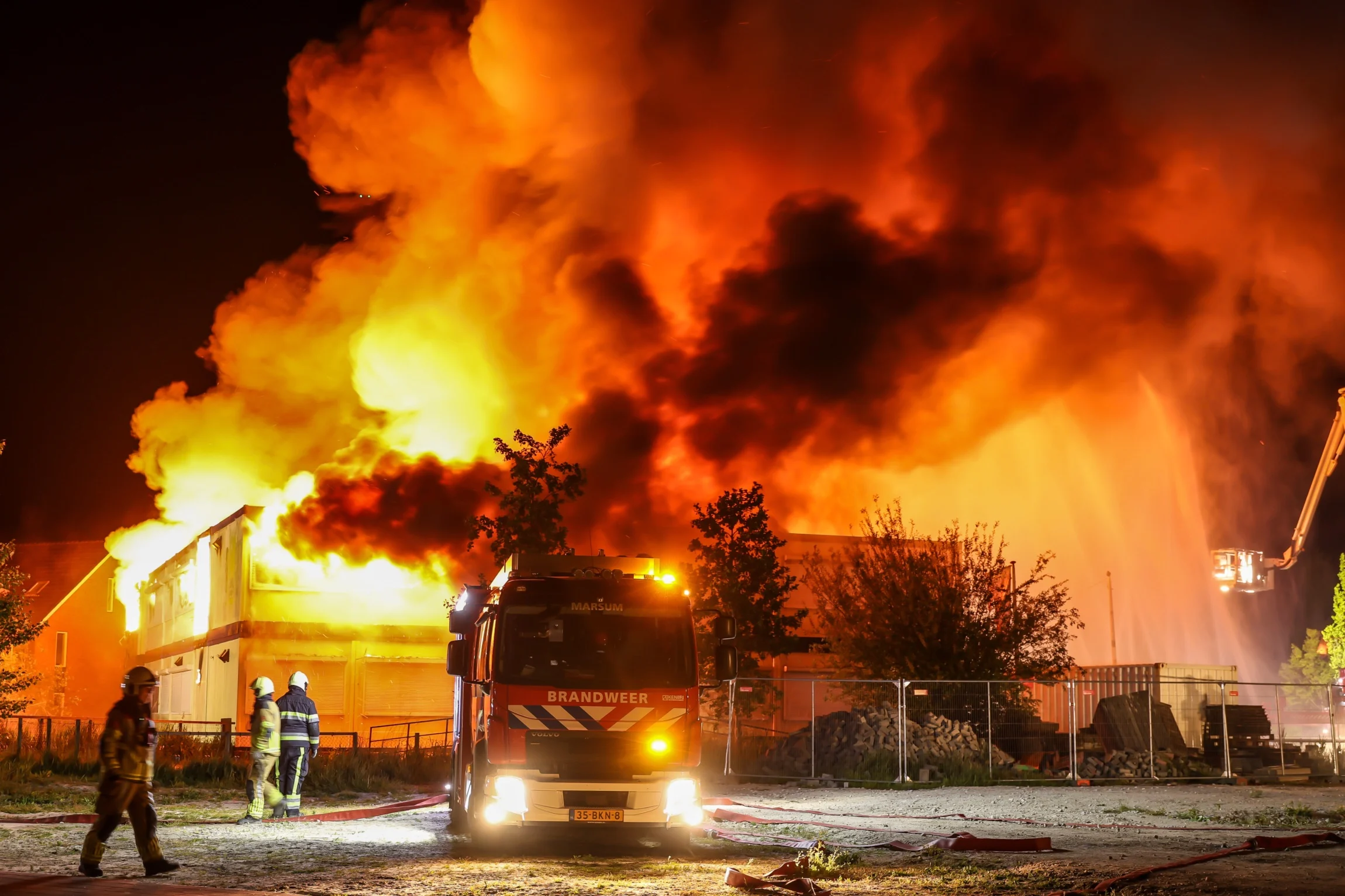 Brand verwoest deel basisschool Leeuwarden, lesboeken en knutselwerkjes verloren