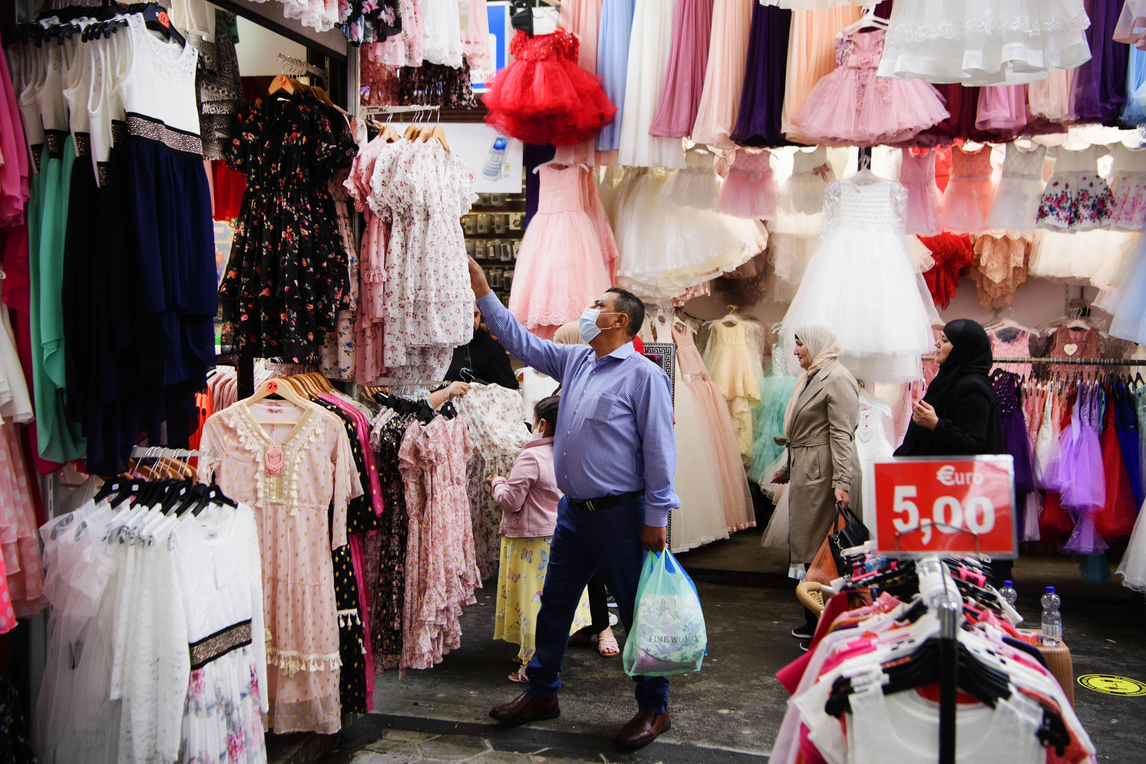 Bazaar Beverwijk half uur voor sluitingstijd ontruimd om coronamaatregelen