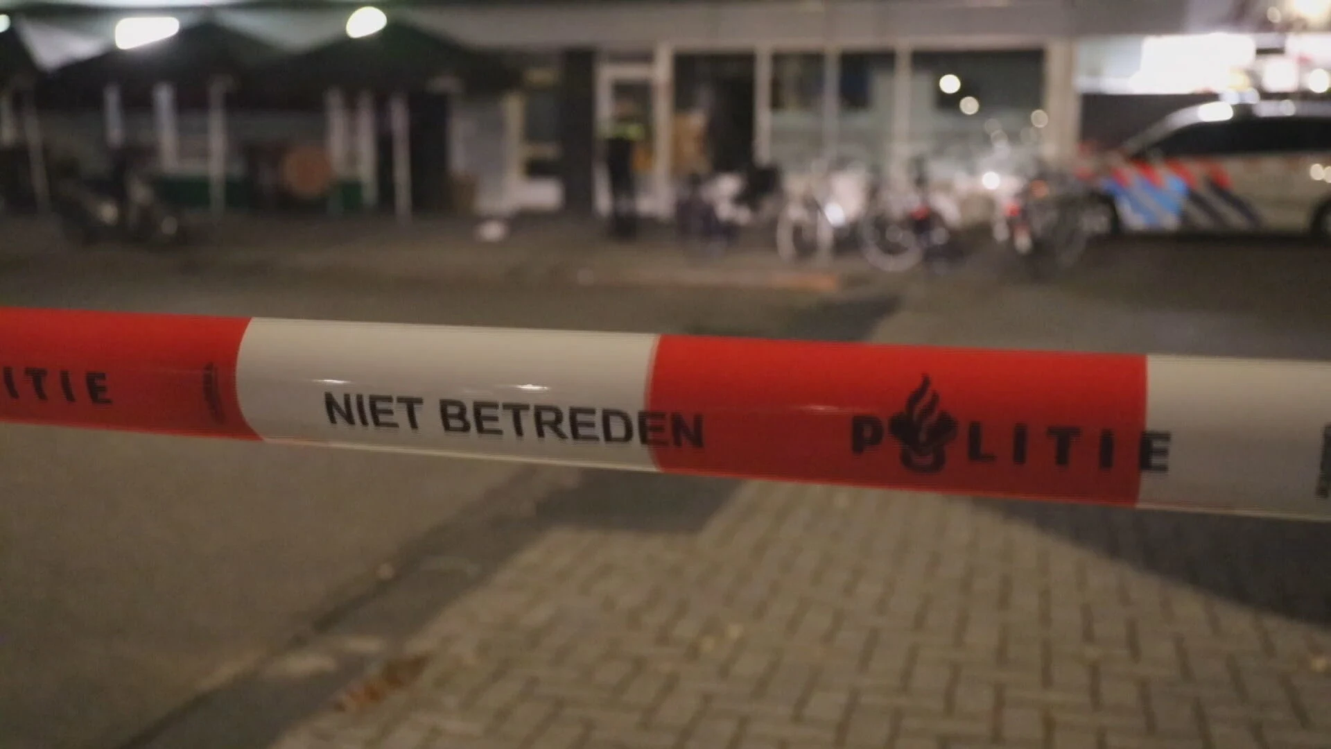 Massale vechtpartij bij winkelcentrum Apeldoorn, mogelijk auto ingereden op groep