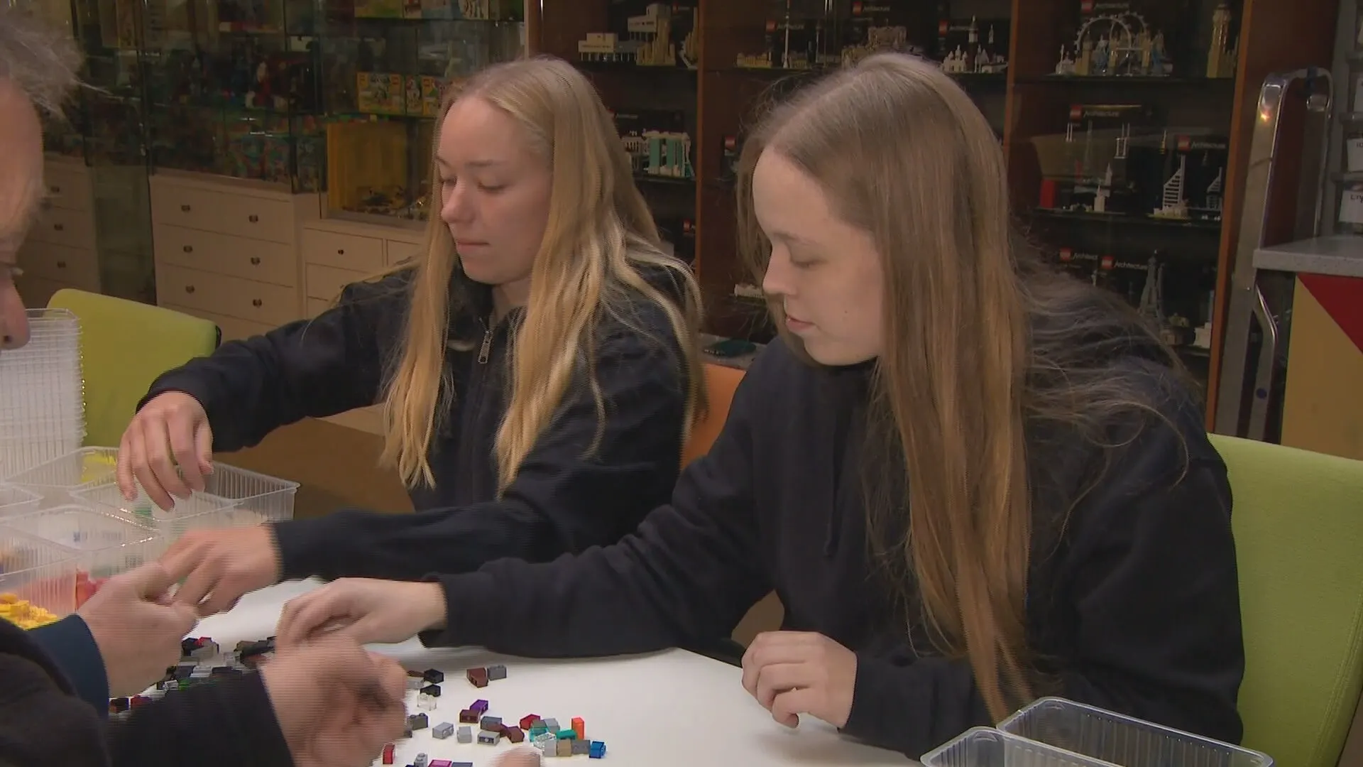 Deze familie heeft 600.000 stukjes lego: 'De verslaving is er van jongs af aan ingegroeid'