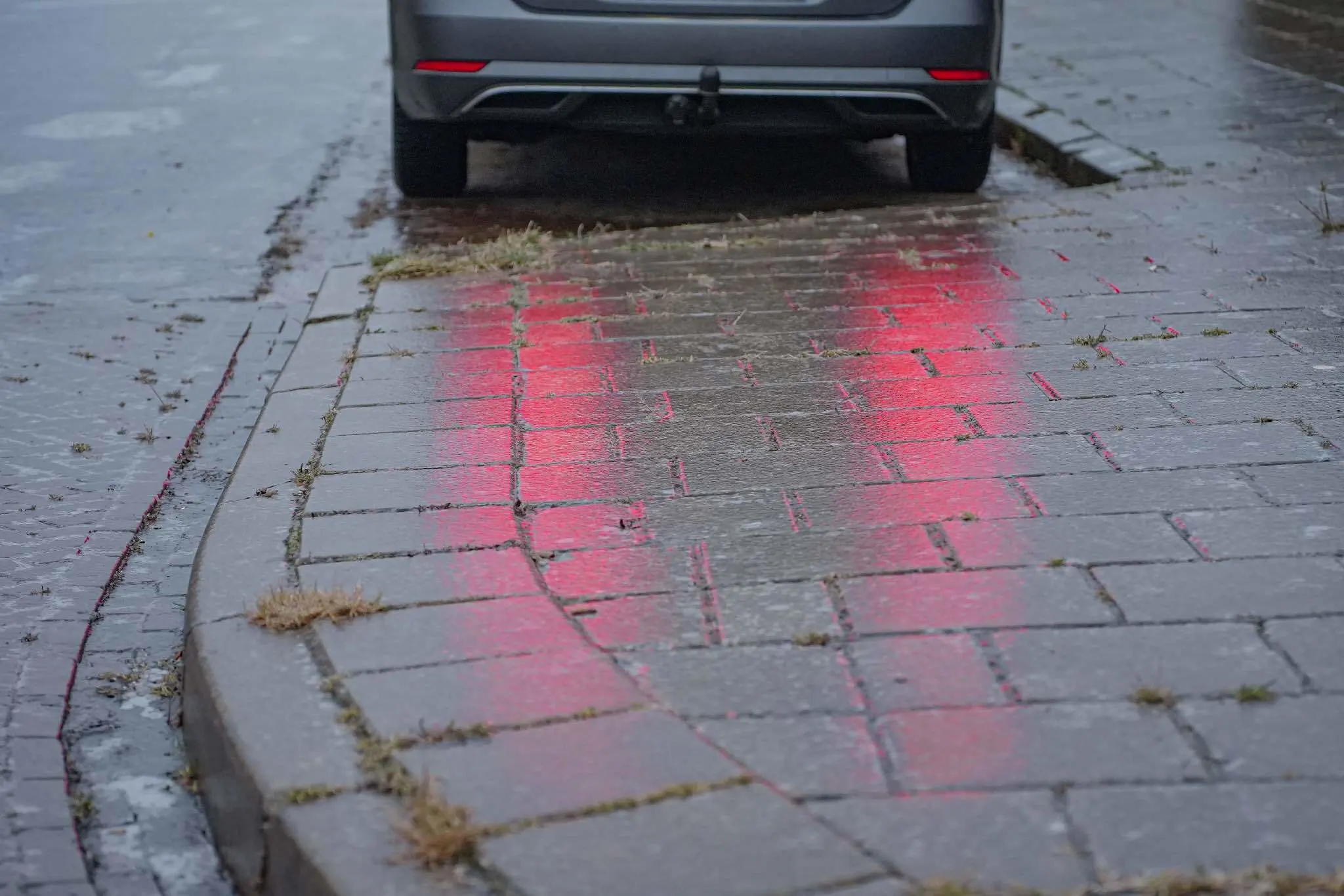 Code geel in noorden door gladheid, elders lichte regen