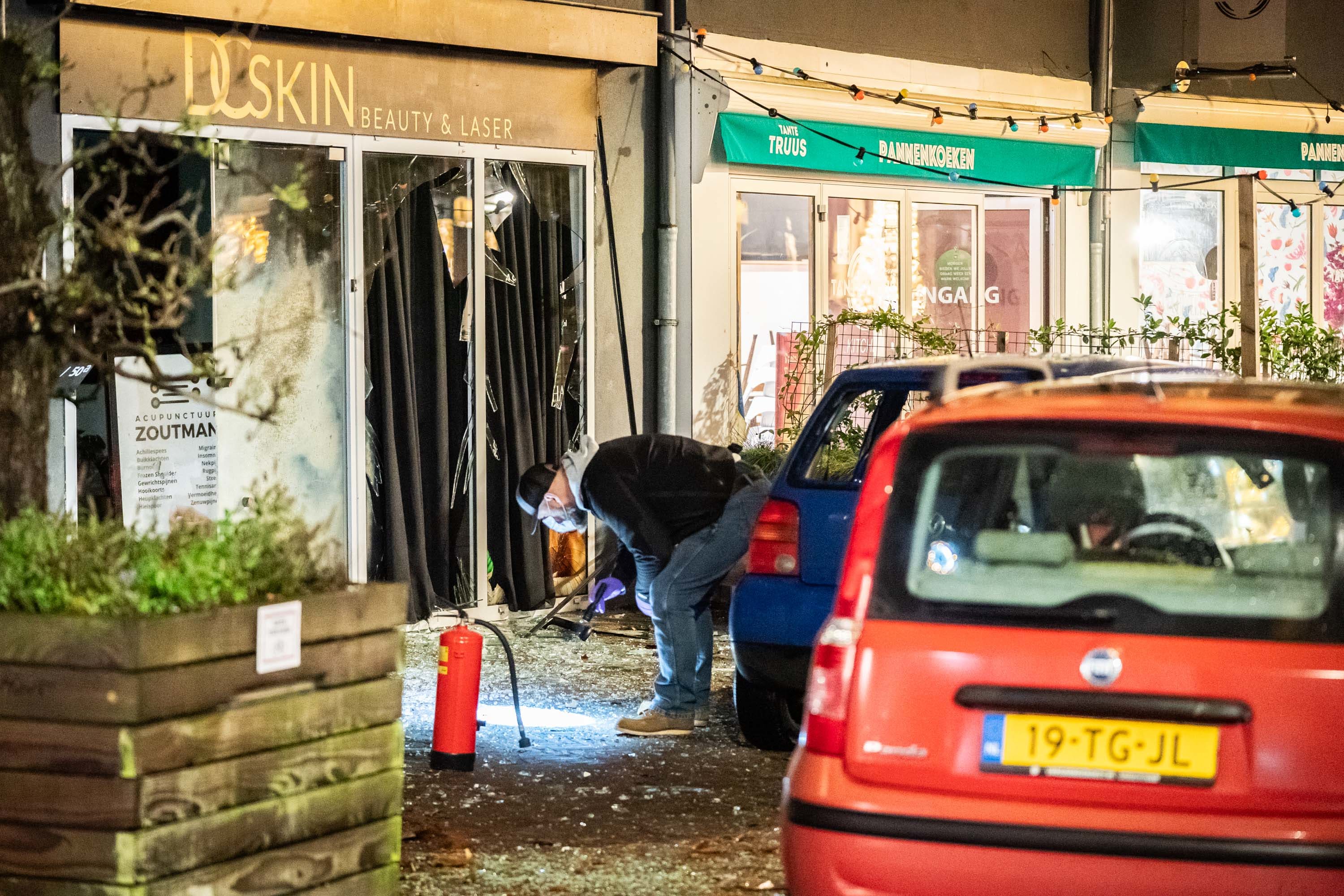 Veel schade na explosie bij beautysalon in Woerden