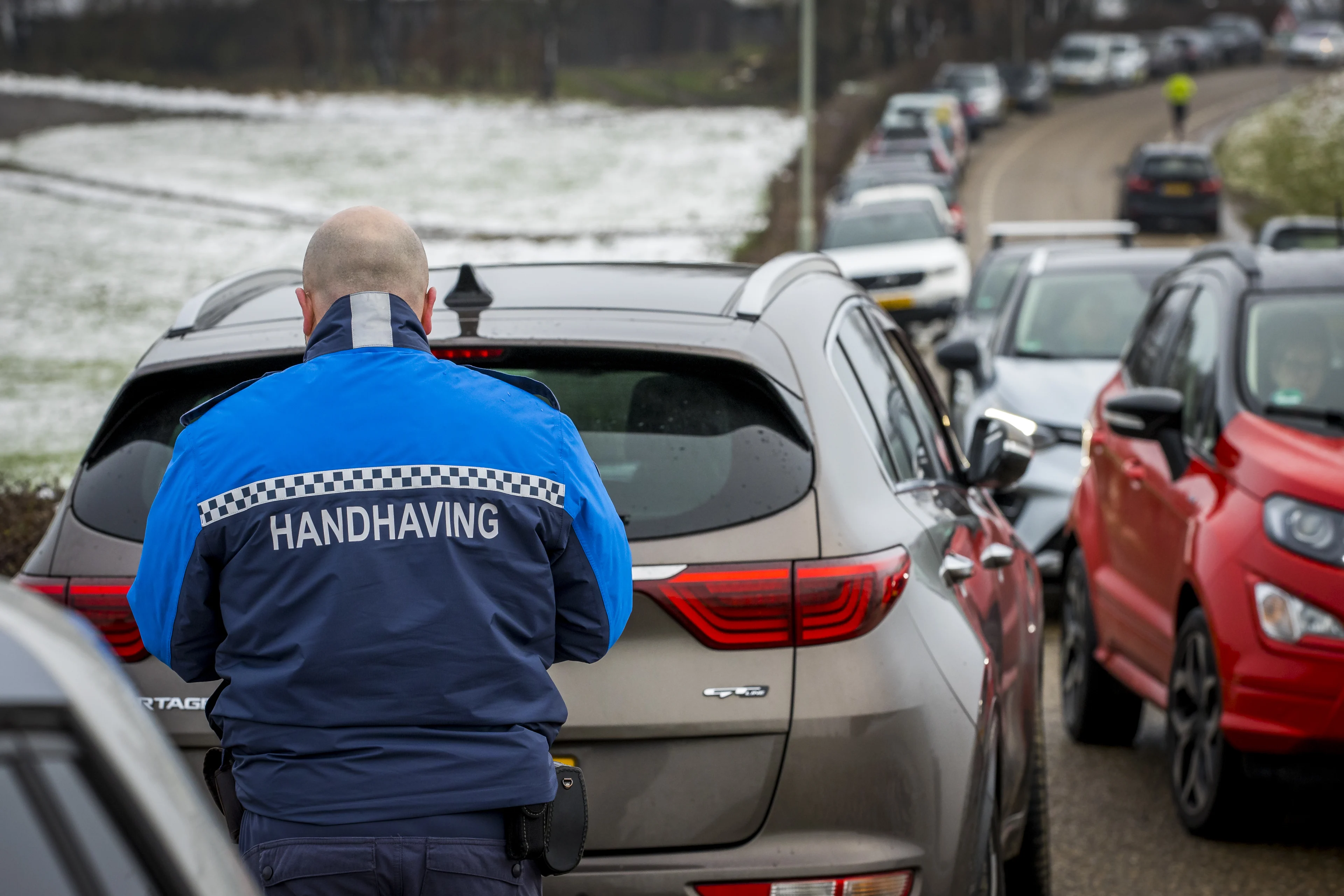 Mensen trekken massaal naar Vaals voor sneeuwtoerisme