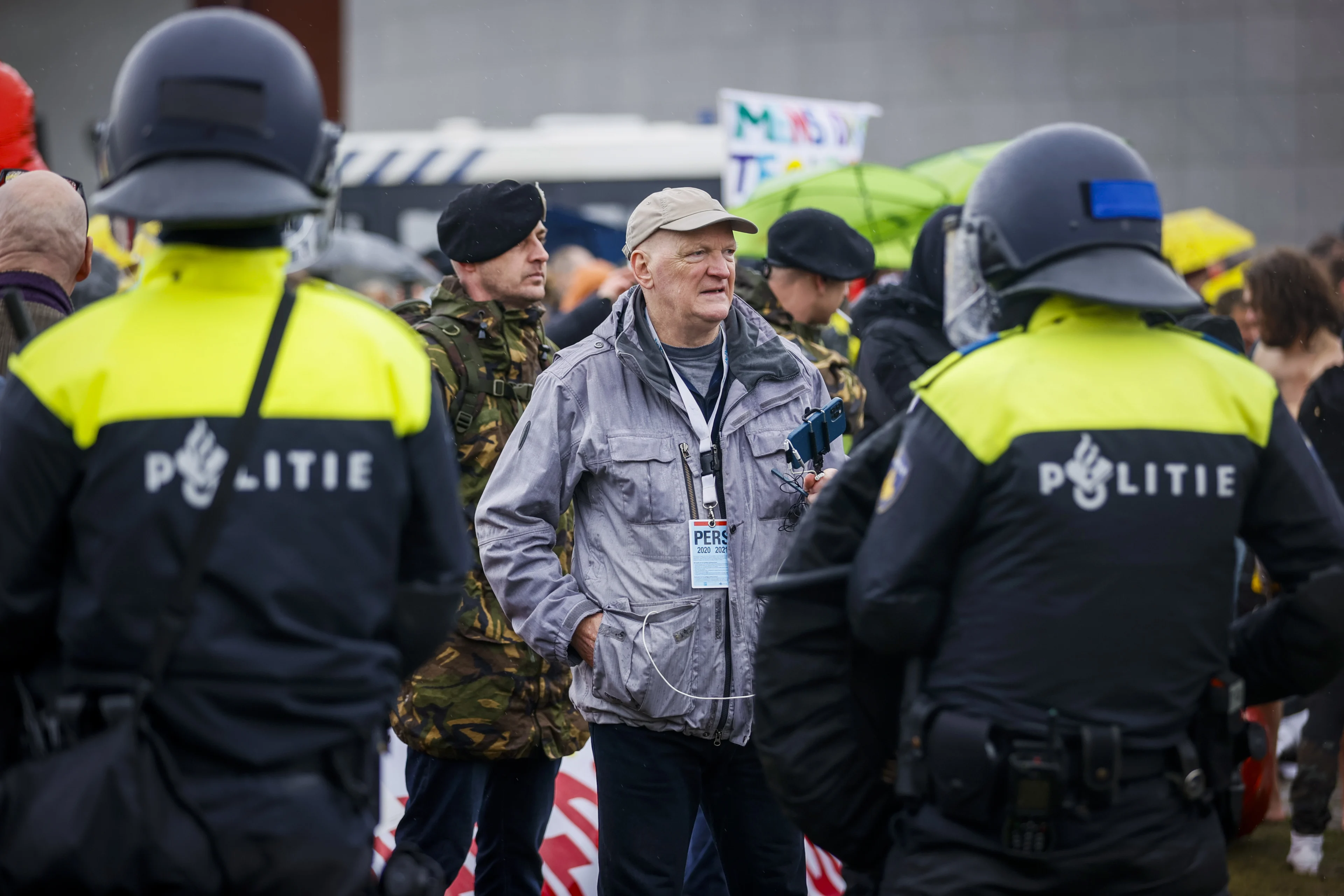 Verslaggever Ongehoord Nederland opgepakt bij demonstratie op Museumplein