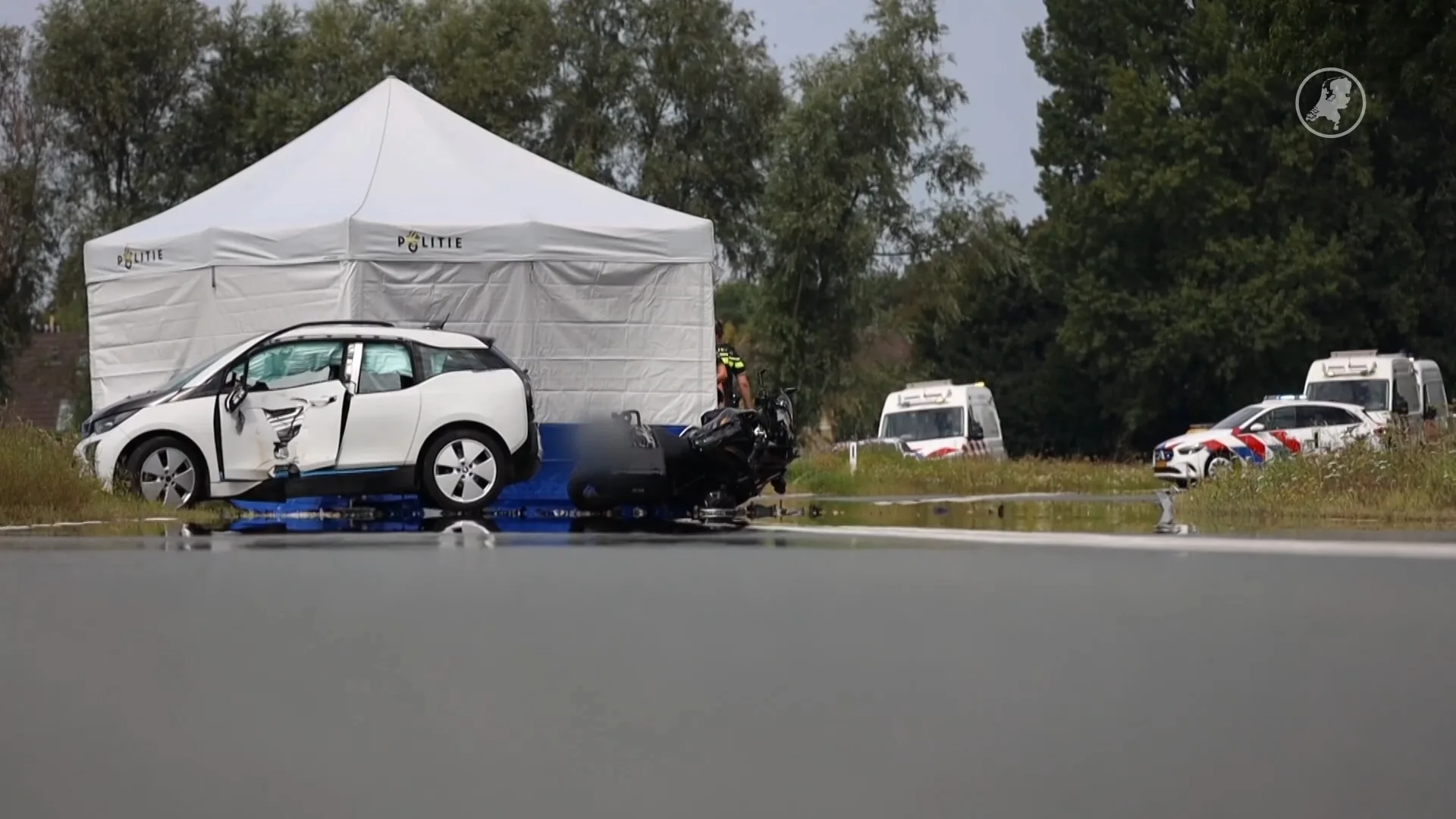 Politieagent (39) overleden bij ernstig ongeluk tussen motor en auto op N236