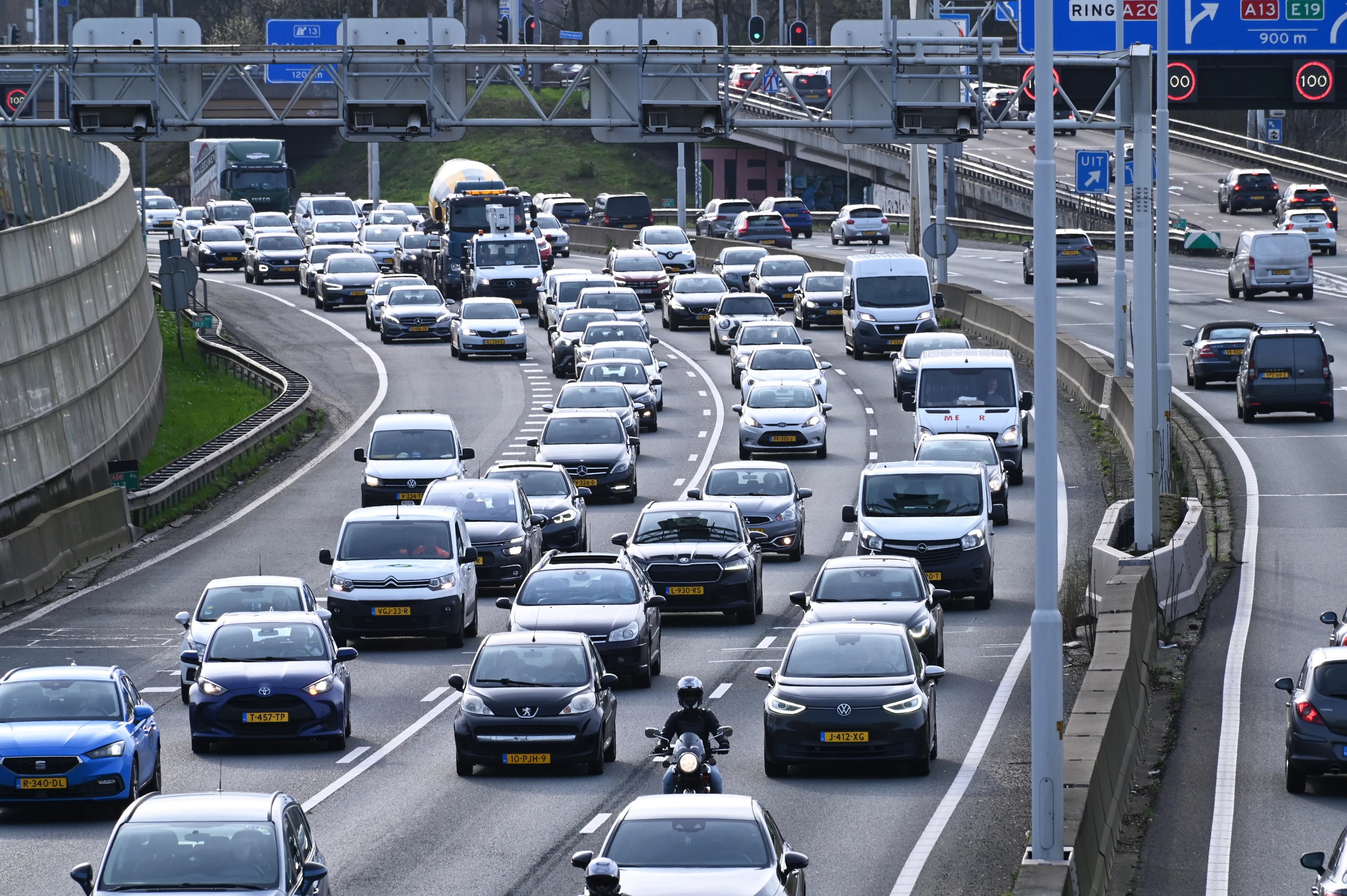 ANWB waarschuwt: vrijdag lange files verwacht vanwege kwartfinale EK en vakantieverkeer