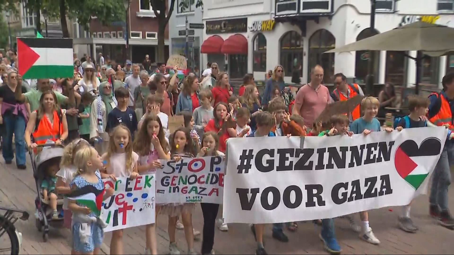Kinderdemonstratie voor Gaza in Hilversum: 'Het is gewoon heel stom'