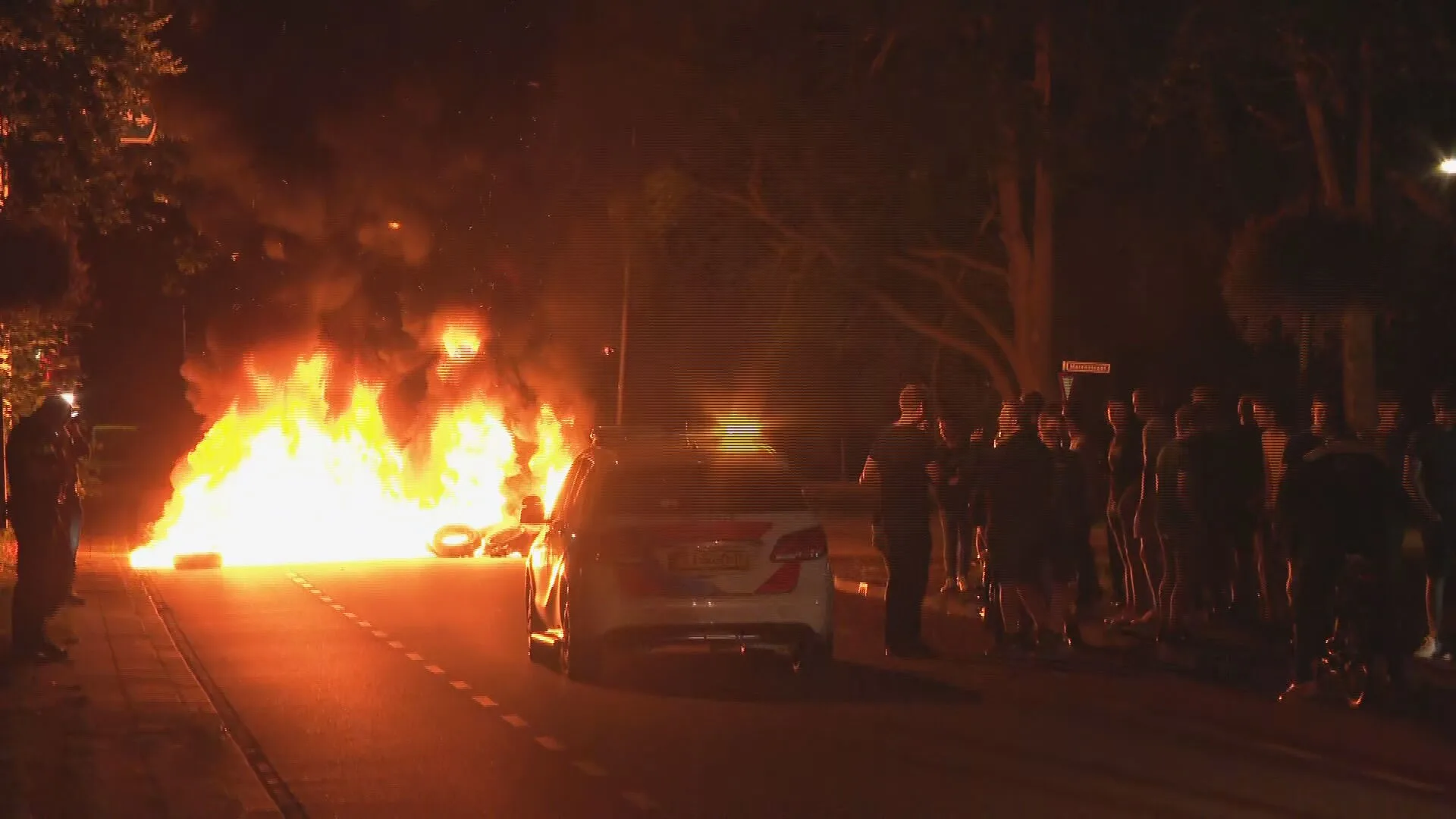 Grimmige demonstratie bij opvanglocatie Afghanen in Harskamp