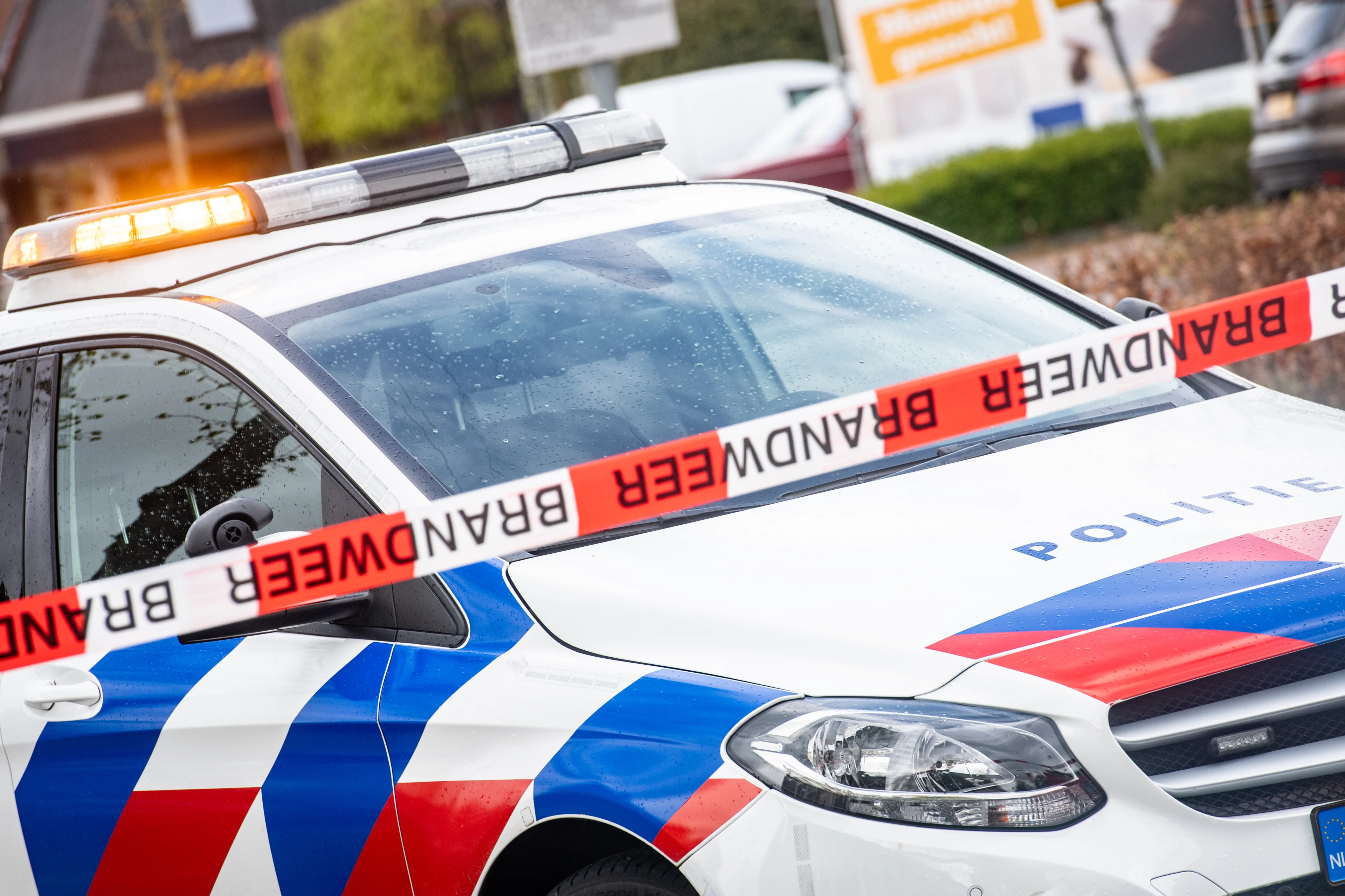 Politie onderzoekt gewelddadige dood gevonden man in Amsterdams huis